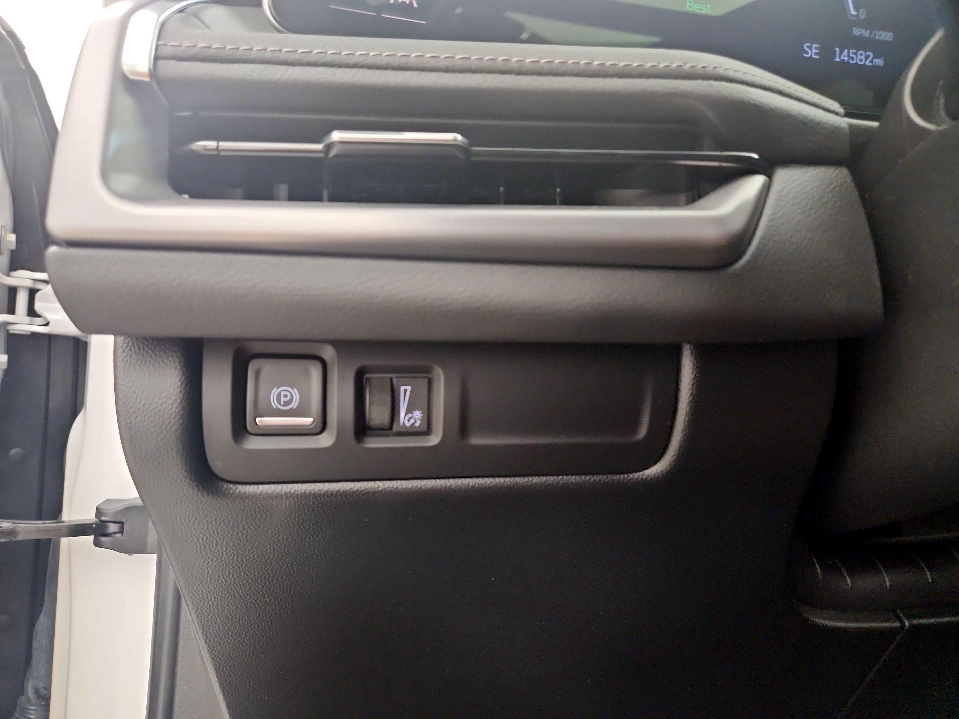 Thumbnail: 2024 Cadillac XT4 - 13