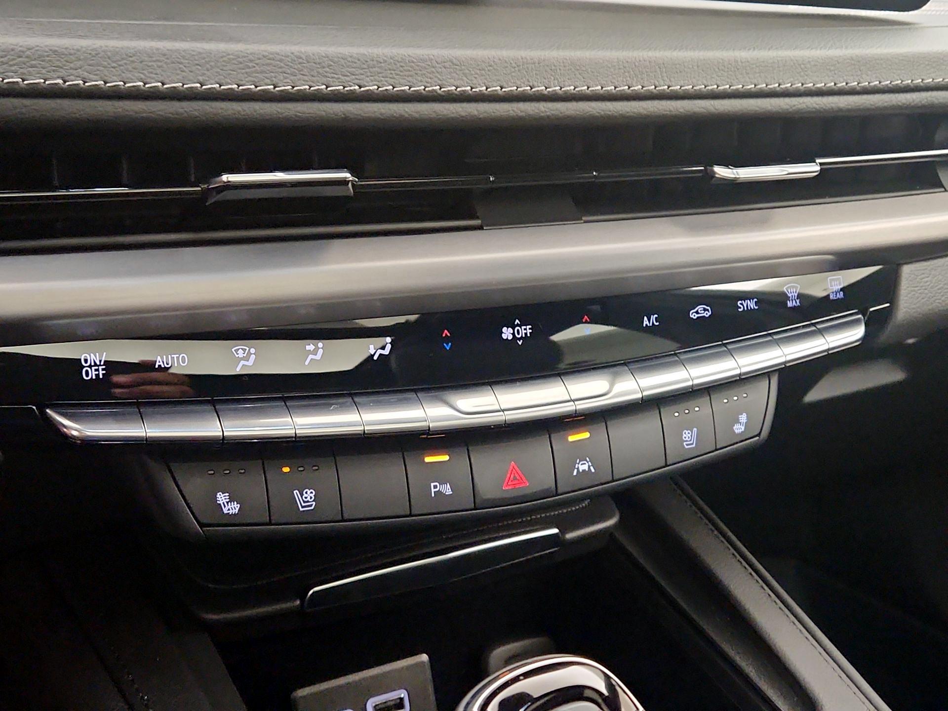 Thumbnail: 2024 Cadillac XT4 - 16