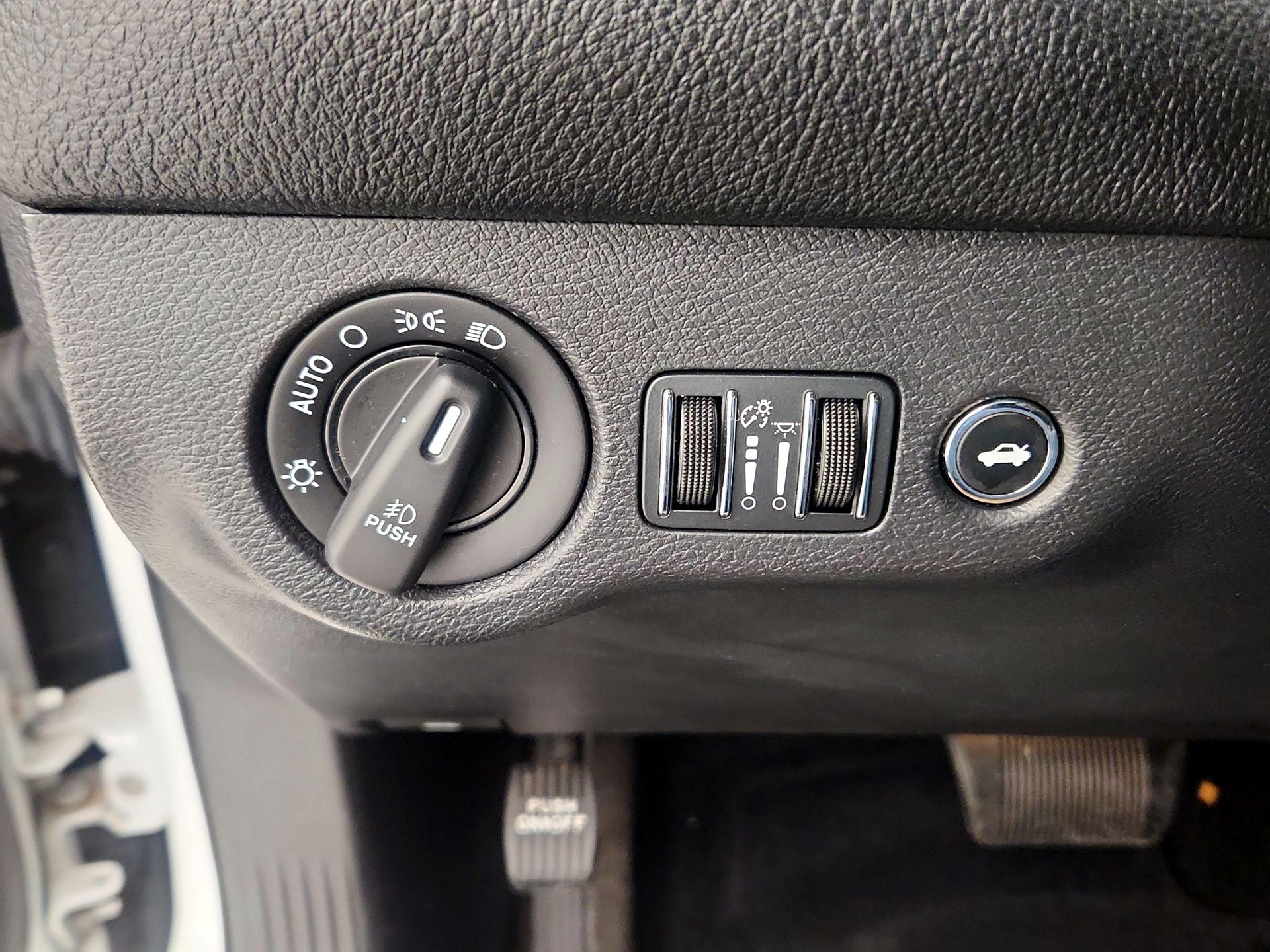 Thumbnail: 2015 Dodge Challenger - 13