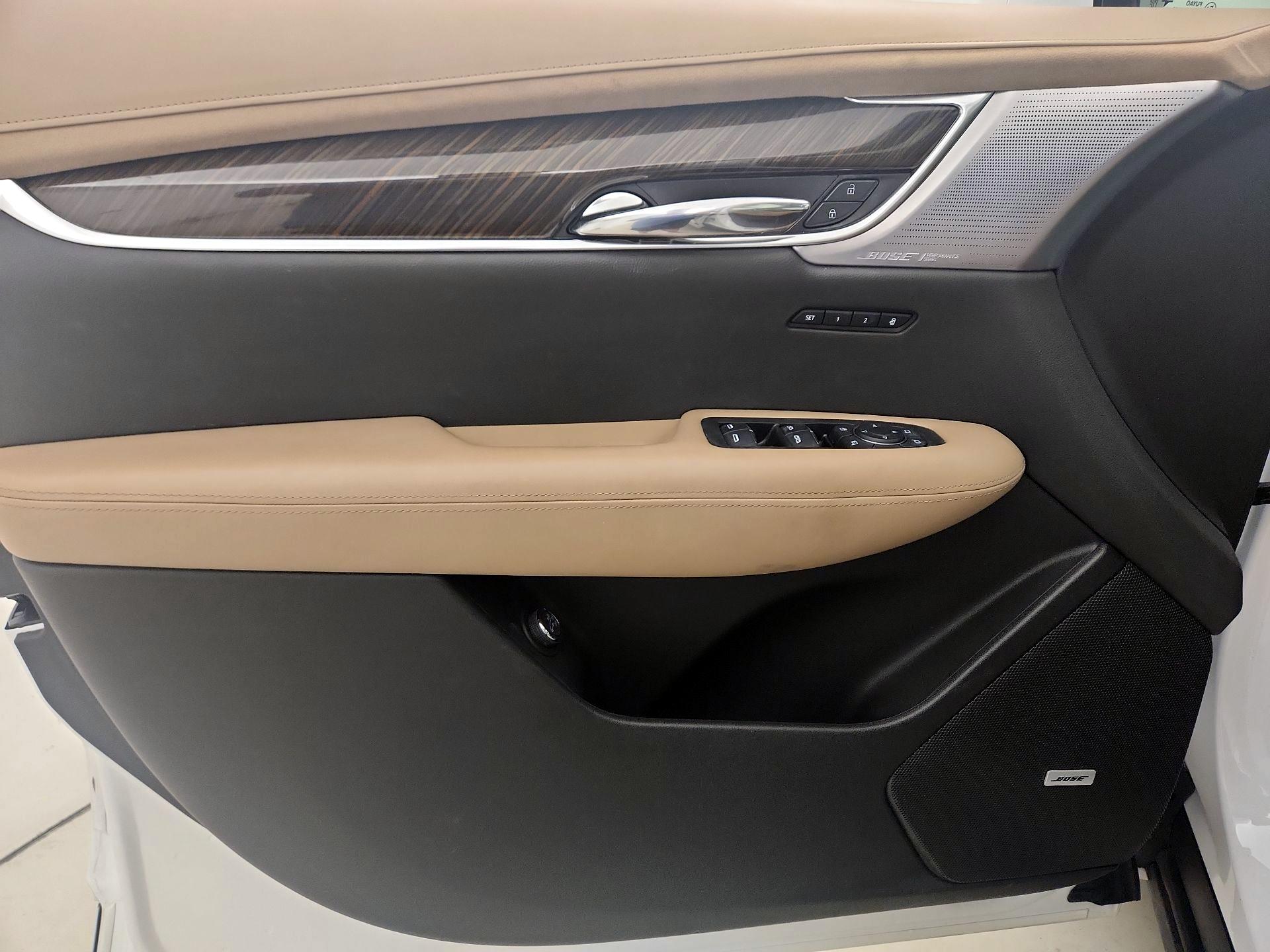 Thumbnail: 2020 Cadillac XT6 - 12