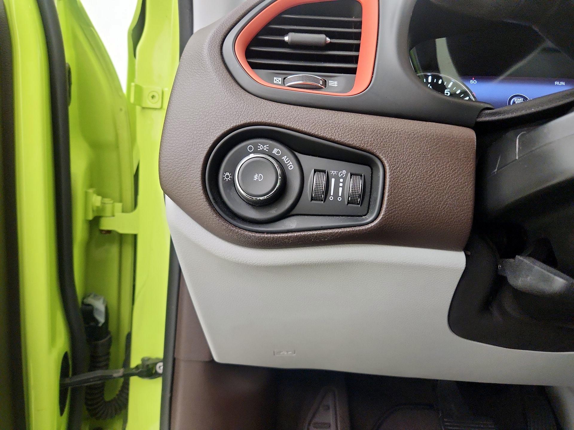 Thumbnail: 2017 Jeep Renegade - 13