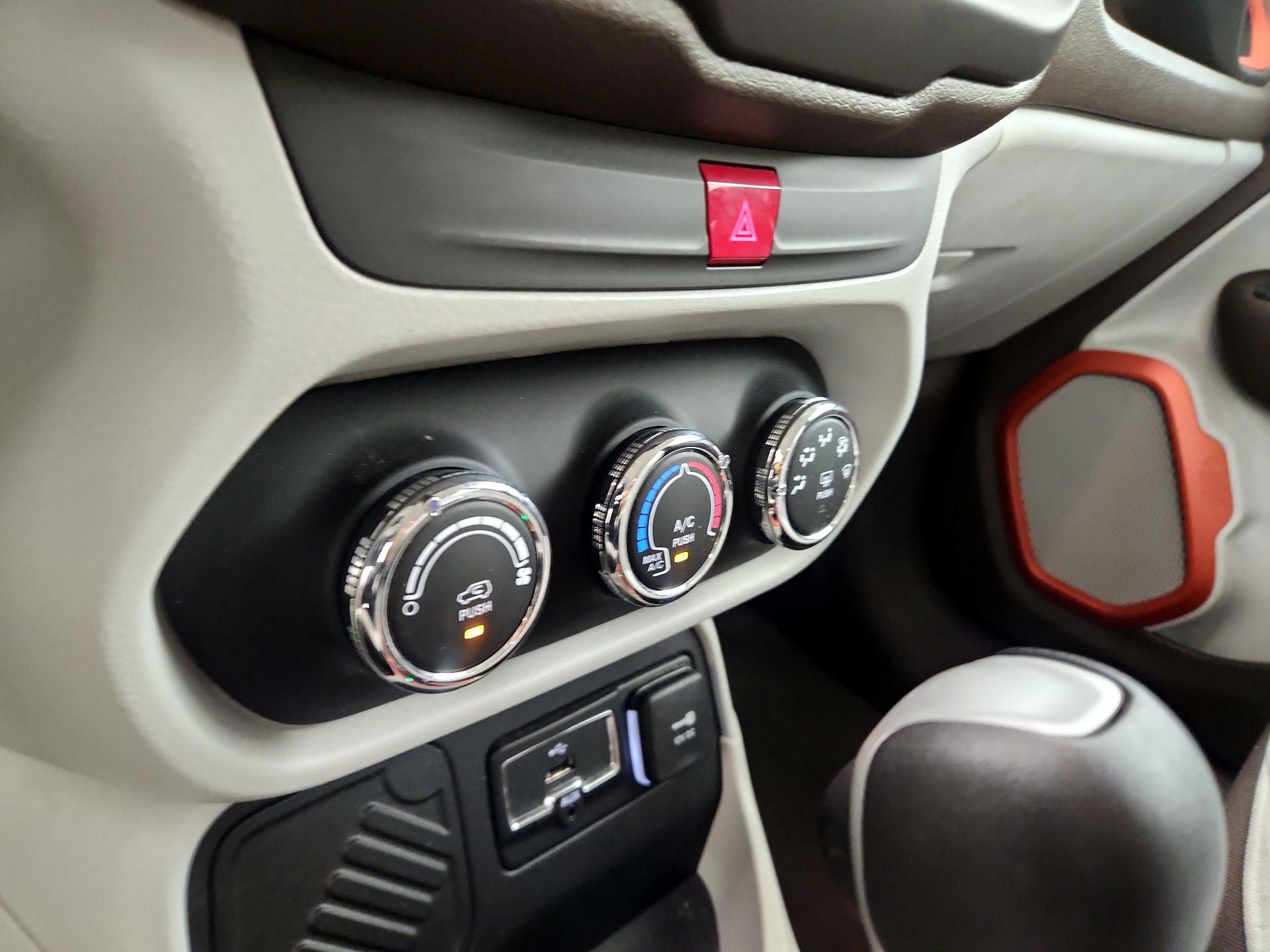 Thumbnail: 2017 Jeep Renegade - 16