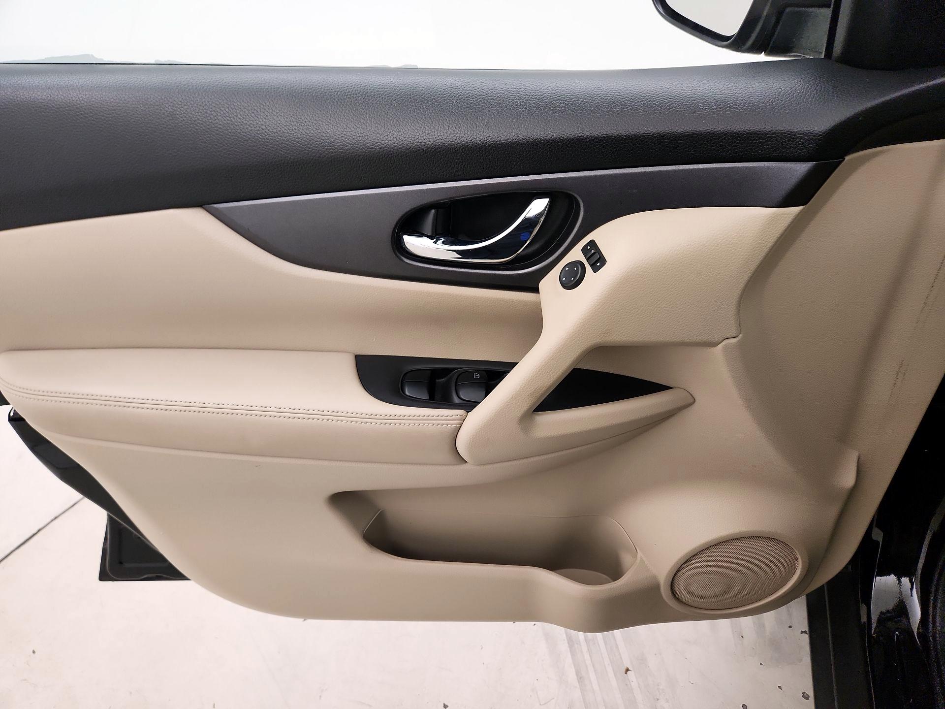 Thumbnail: 2016 Nissan Rogue - 12