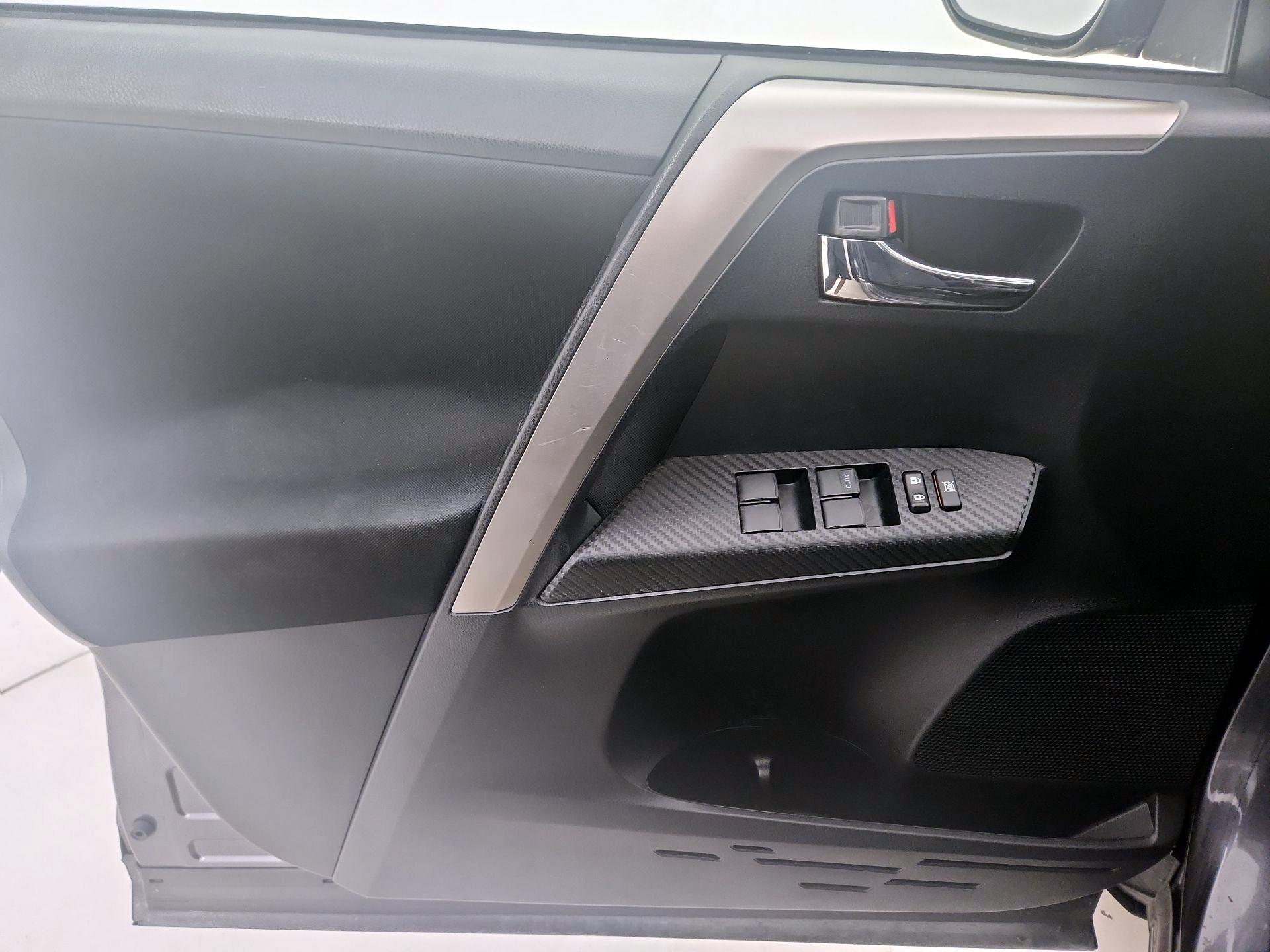 Thumbnail: 2015 Toyota RAV4 - 12