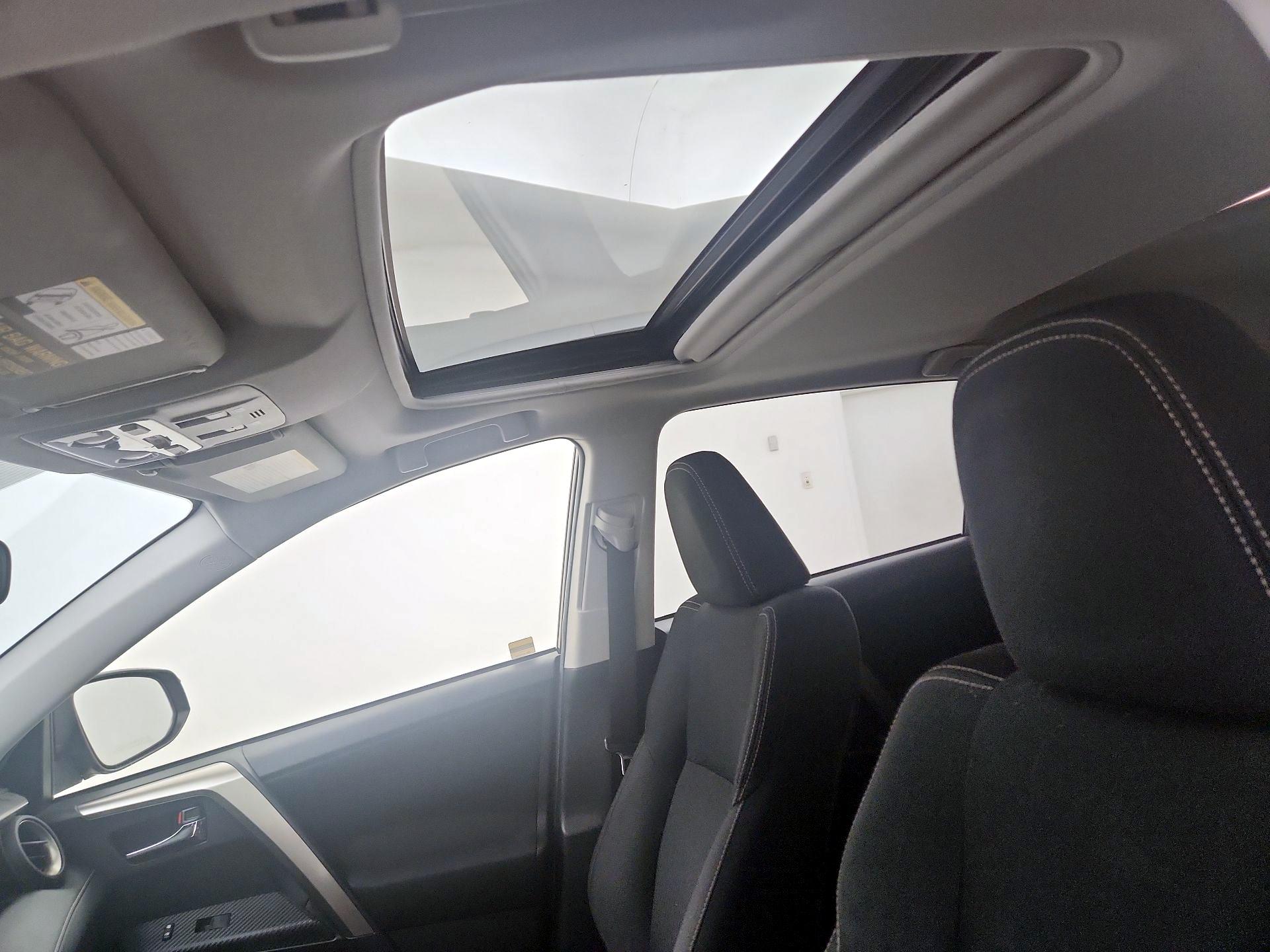 Thumbnail: 2015 Toyota RAV4 - 19