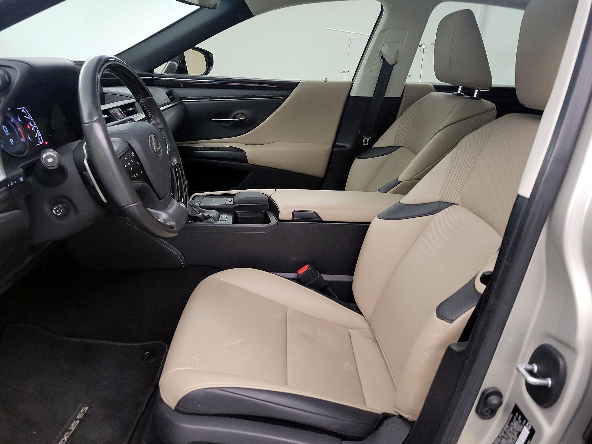 Thumbnail: 2019 Lexus ES - 11