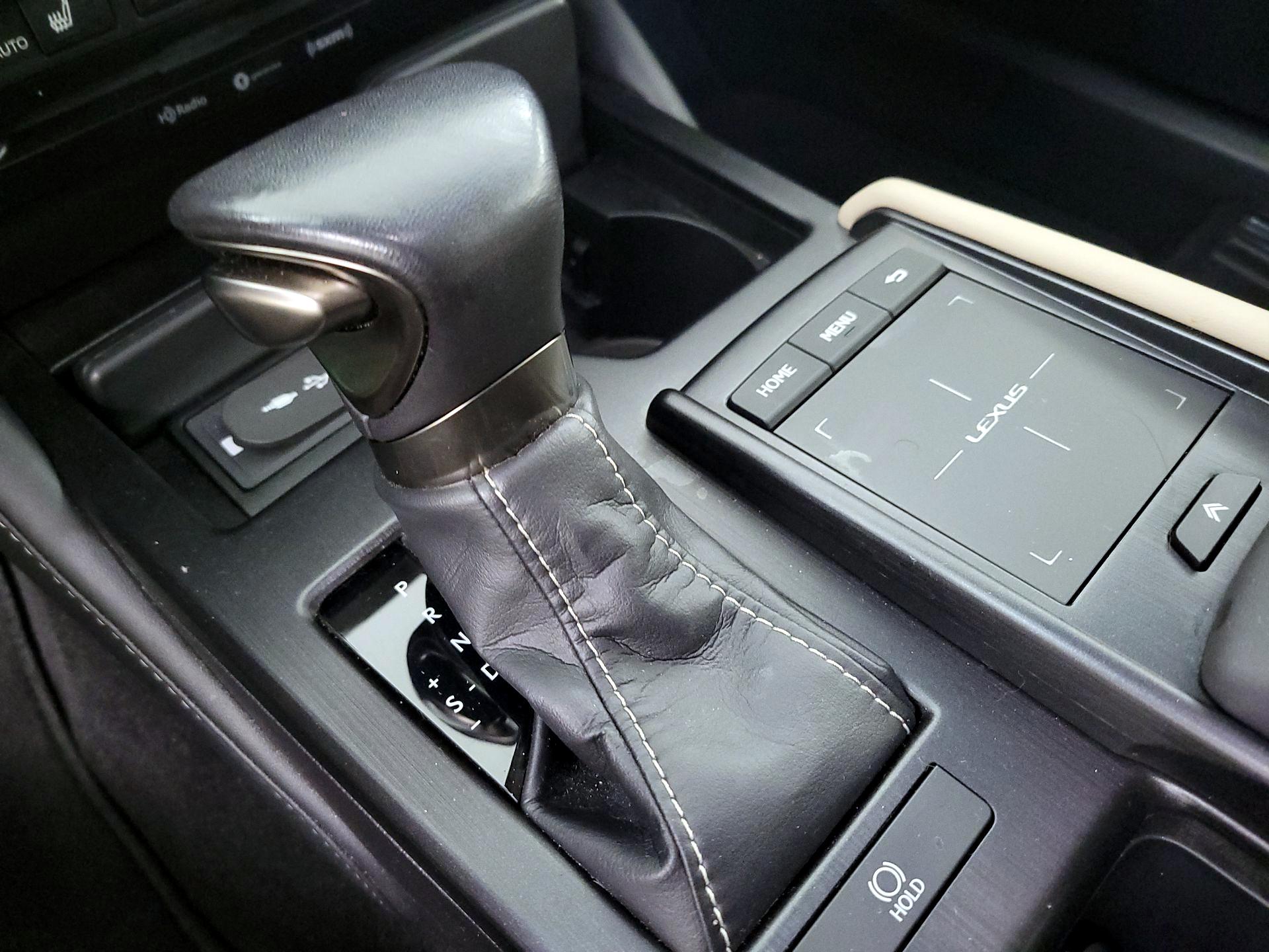 Thumbnail: 2019 Lexus ES - 17