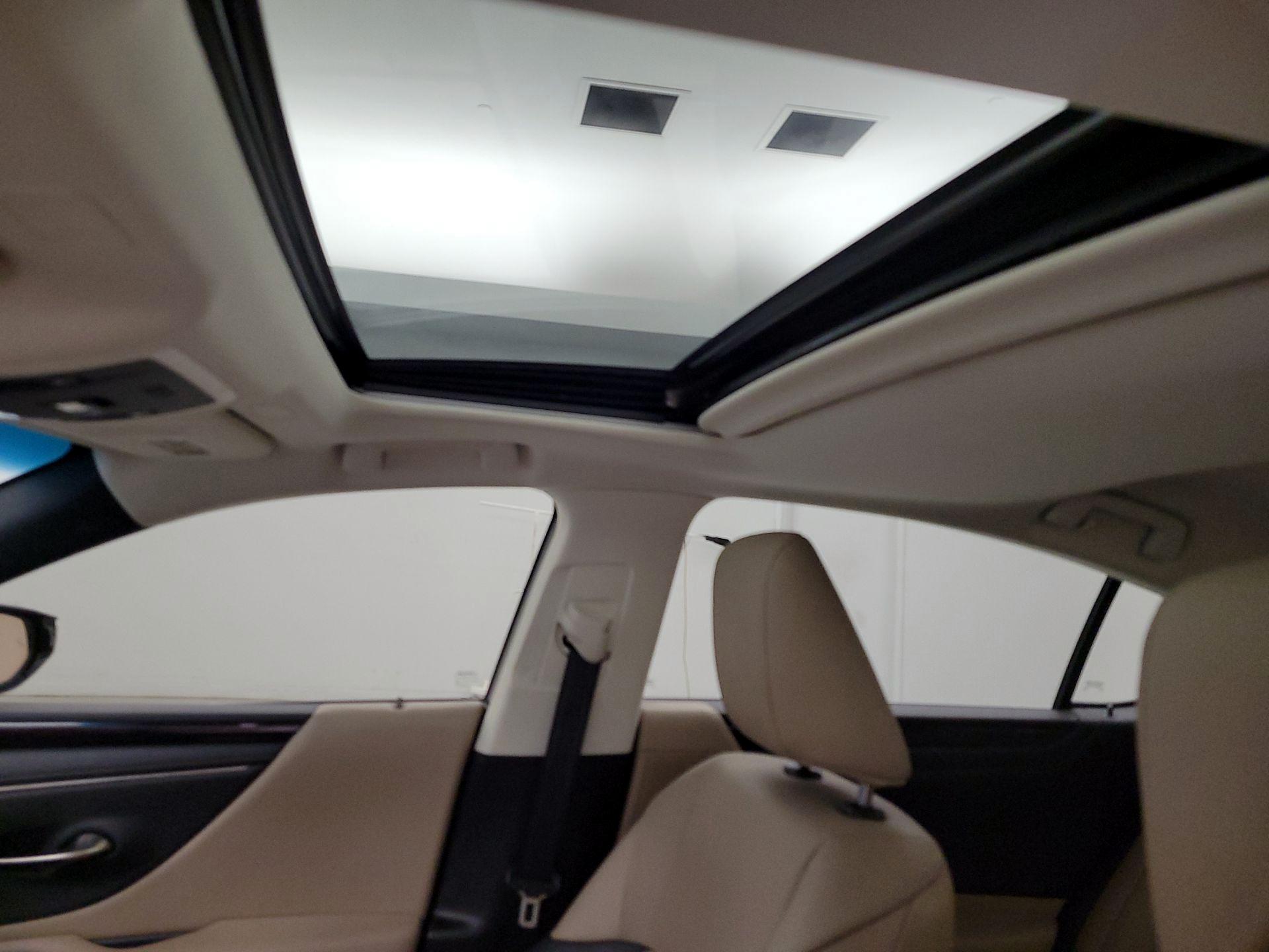 Thumbnail: 2019 Lexus ES - 19