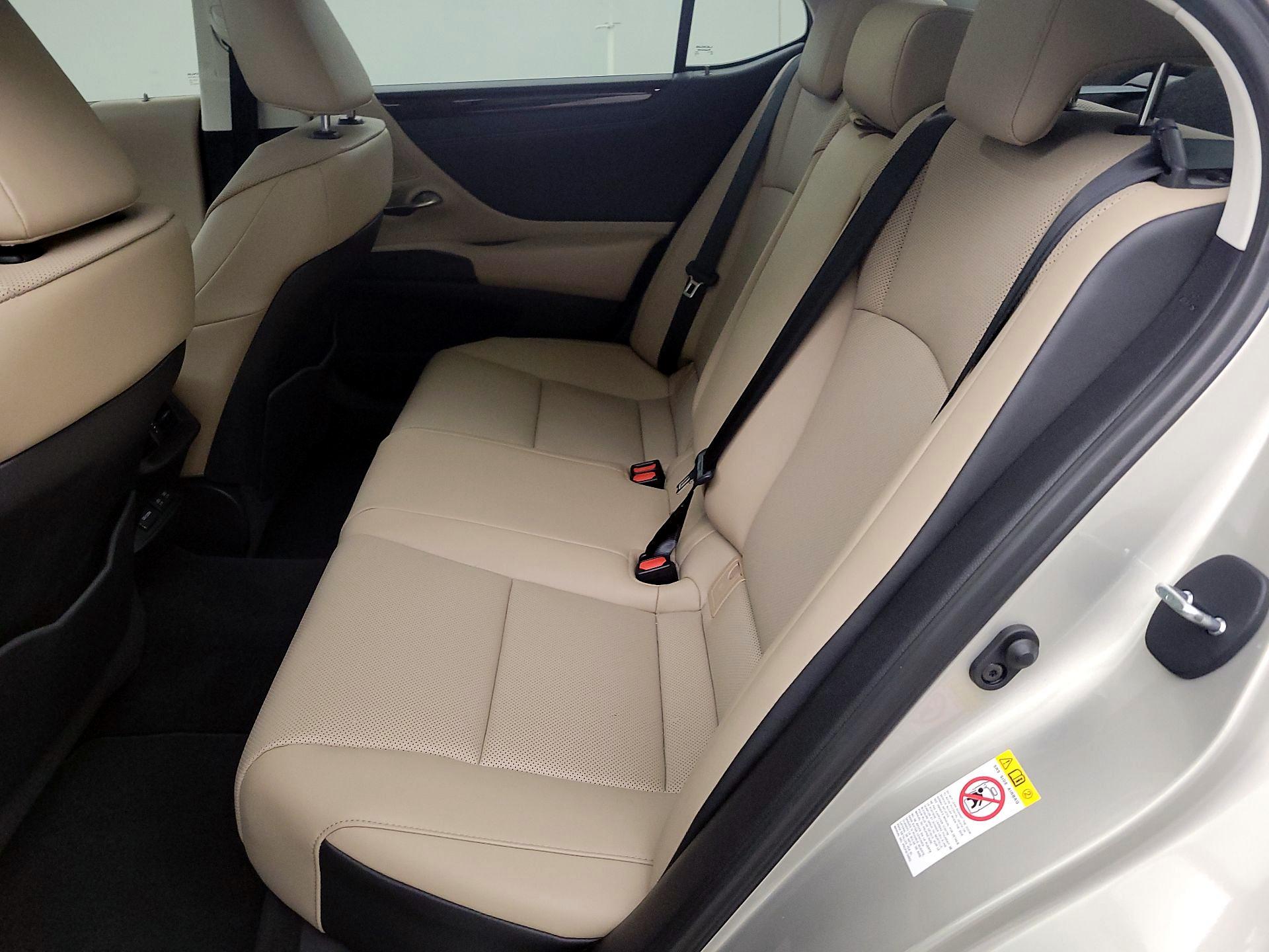 Thumbnail: 2019 Lexus ES - 20