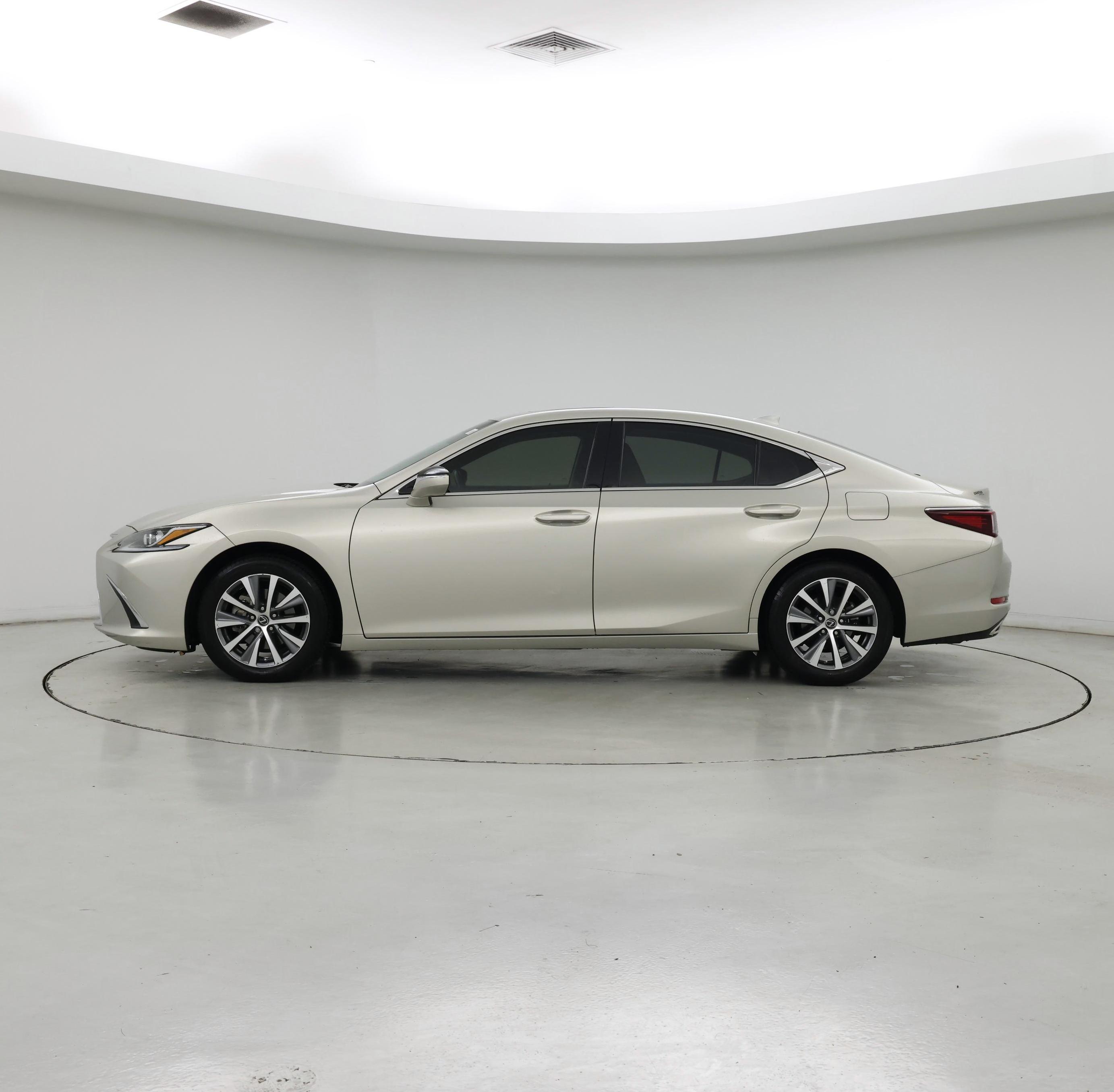 Thumbnail: 2019 Lexus ES - 3