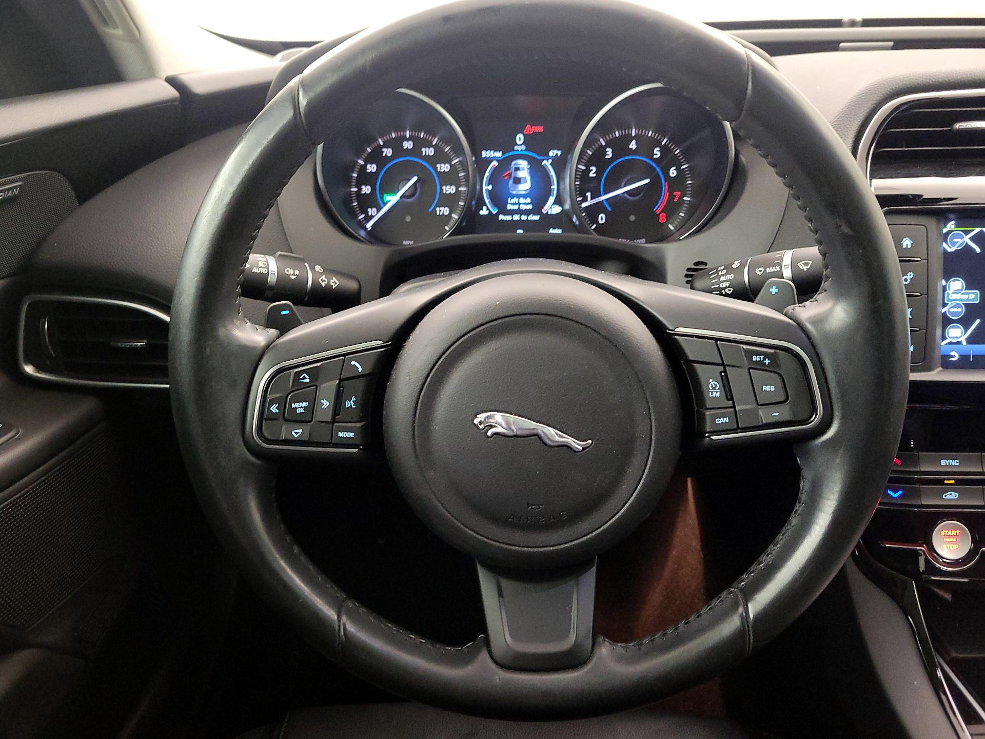 Thumbnail: 2017 Jaguar XE - 10