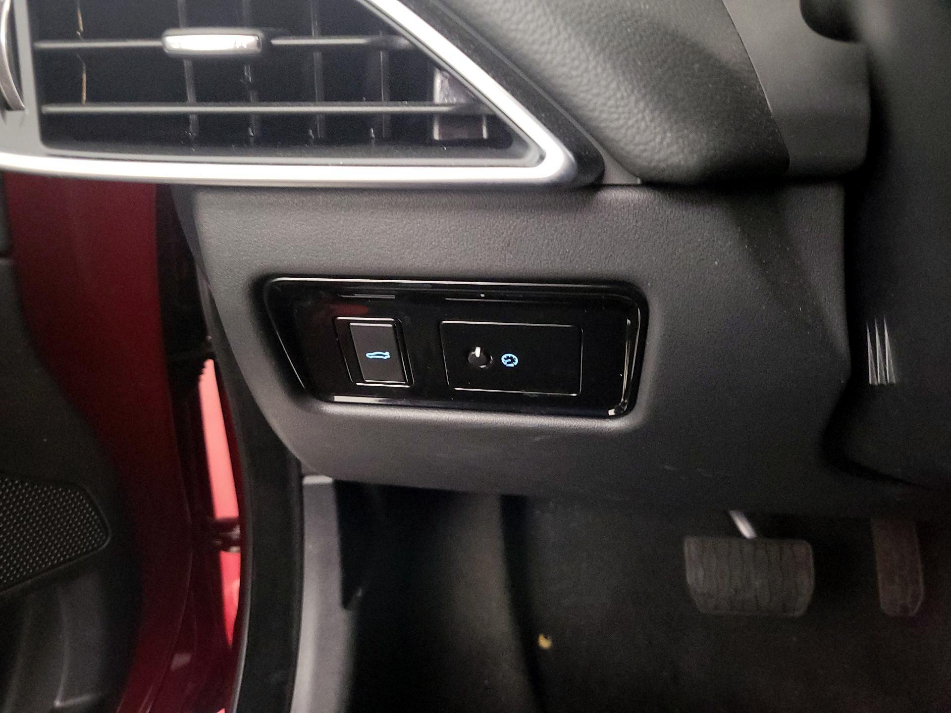 Thumbnail: 2017 Jaguar XE - 13