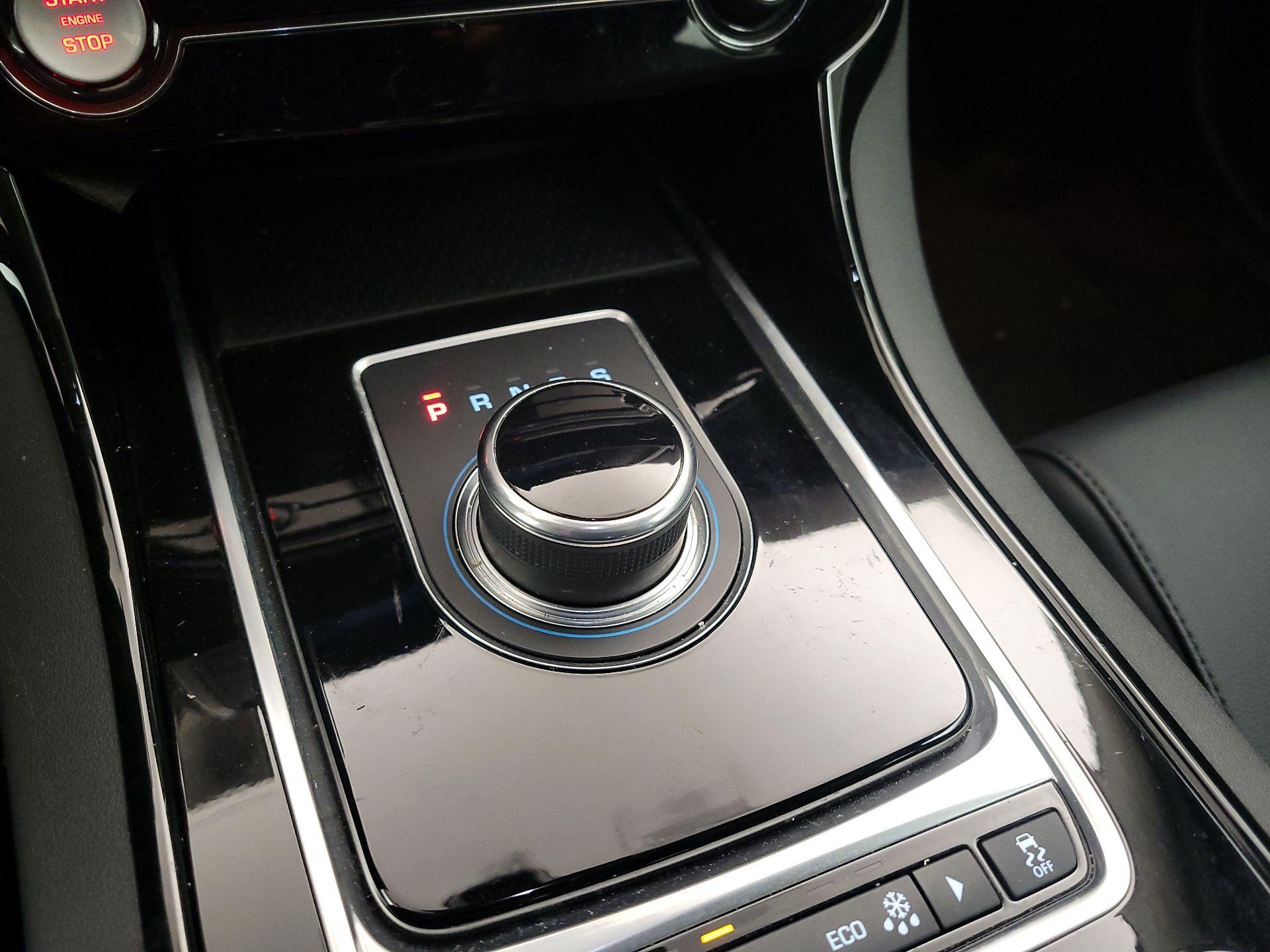 Thumbnail: 2017 Jaguar XE - 18