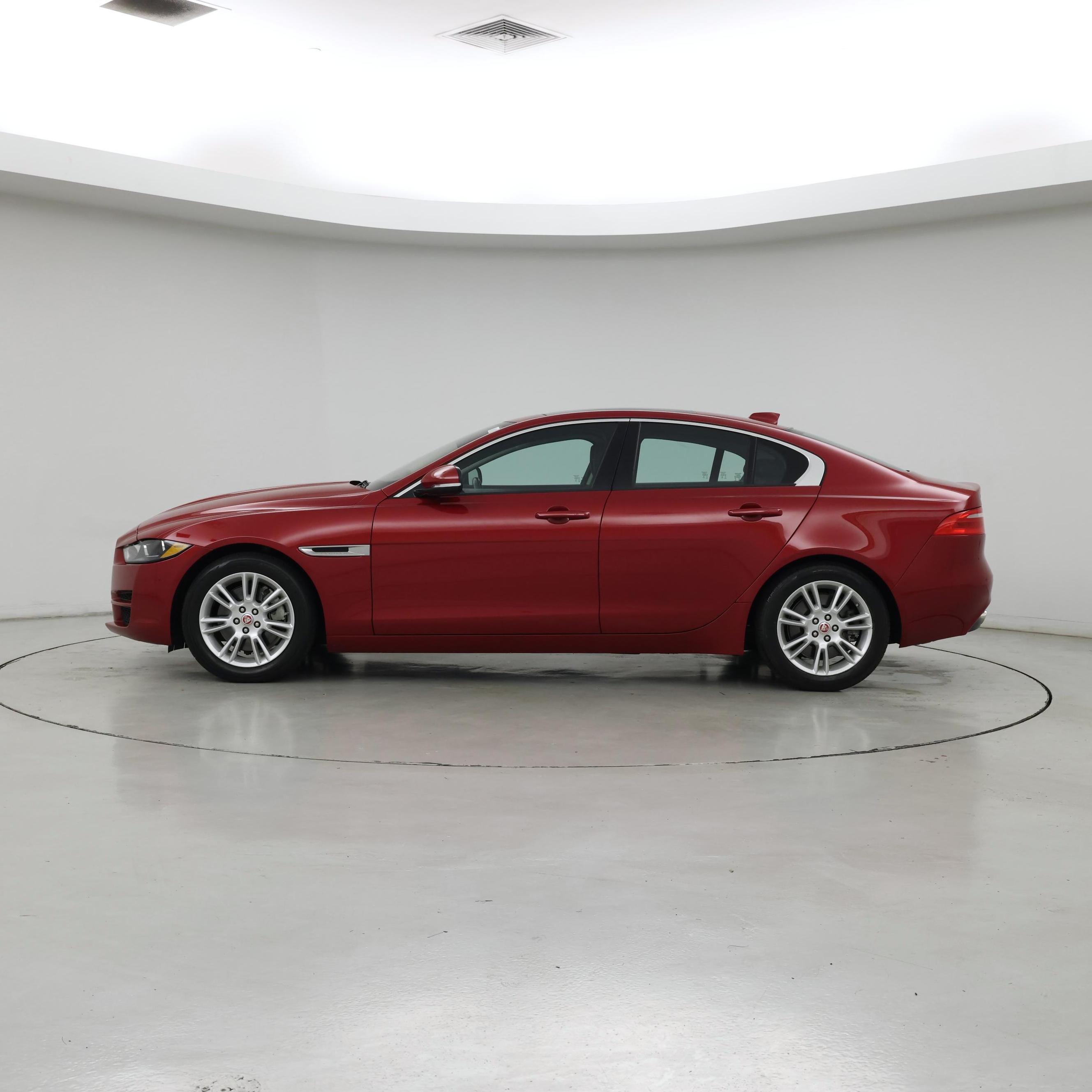 Thumbnail: 2017 Jaguar XE - 3