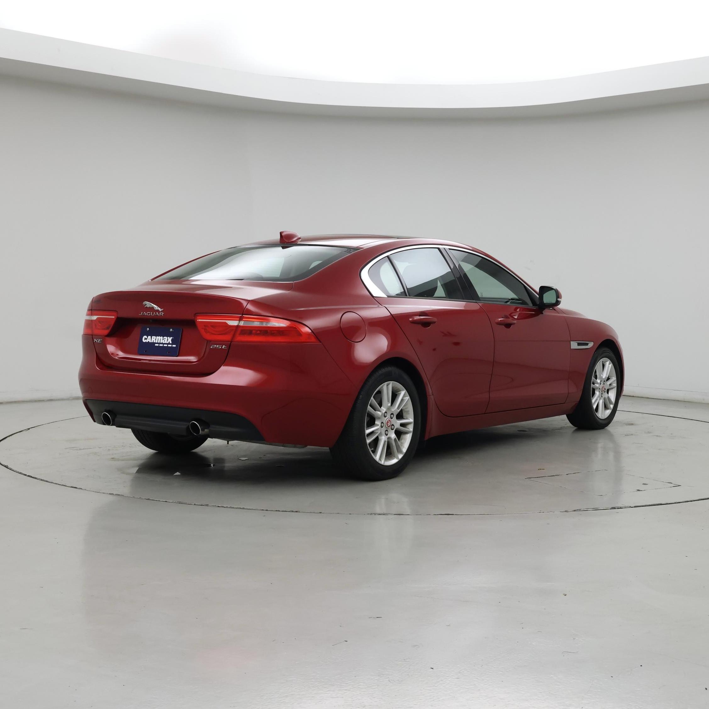 Thumbnail: 2017 Jaguar XE - 8