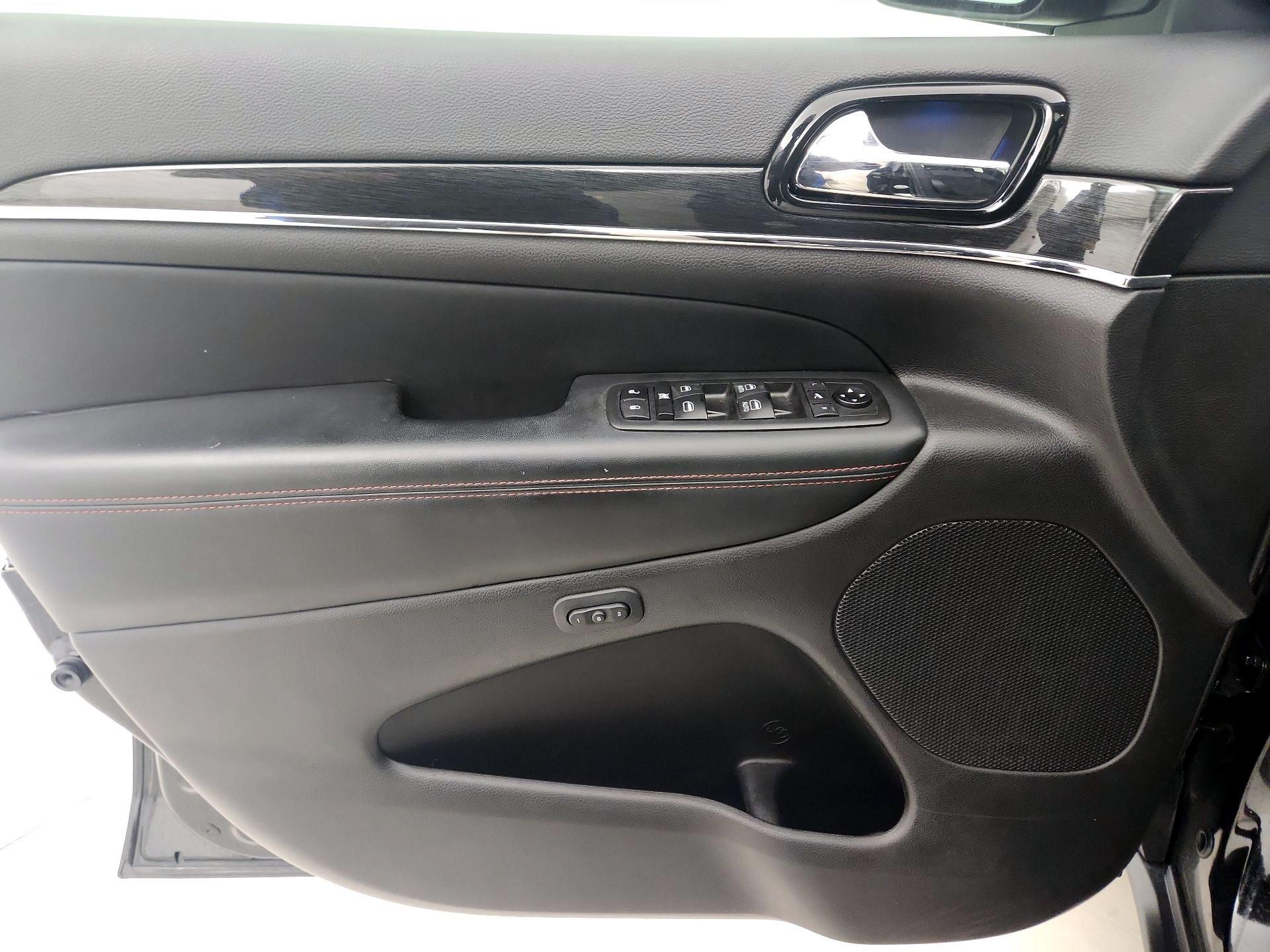 Thumbnail: 2020 Jeep Grand Cherokee - 12