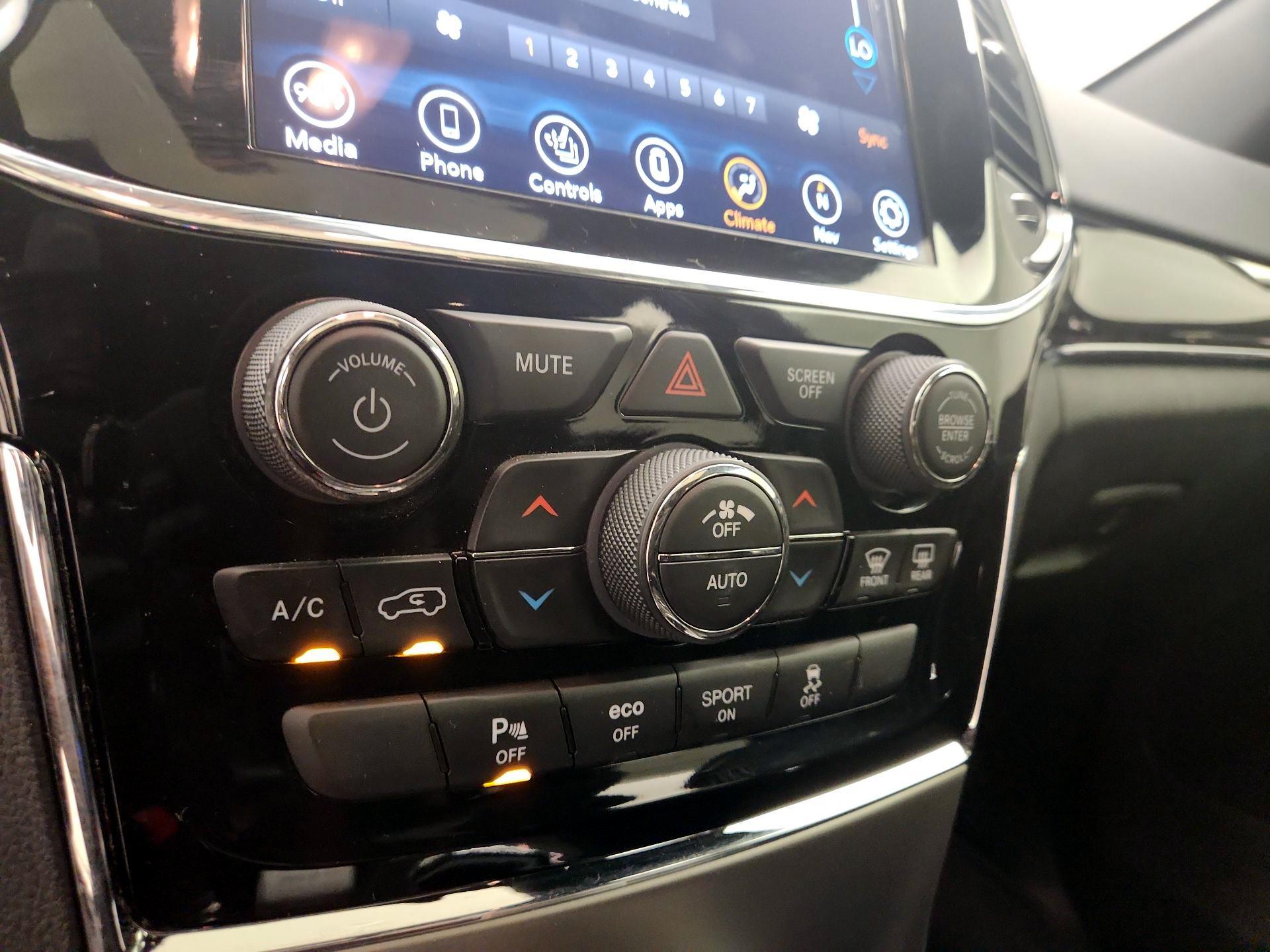 Thumbnail: 2020 Jeep Grand Cherokee - 17