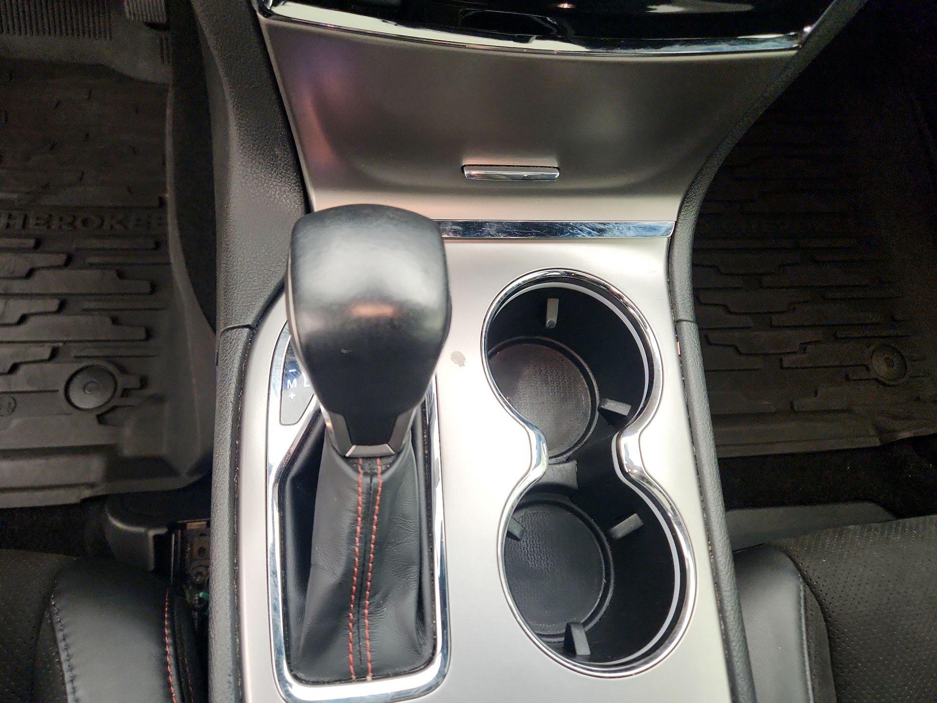 Thumbnail: 2020 Jeep Grand Cherokee - 18