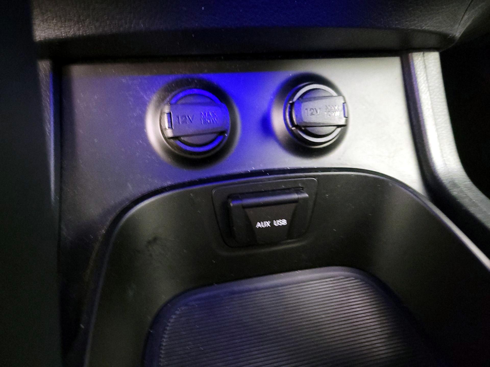 Thumbnail: 2016 Hyundai Santa Fe - 19