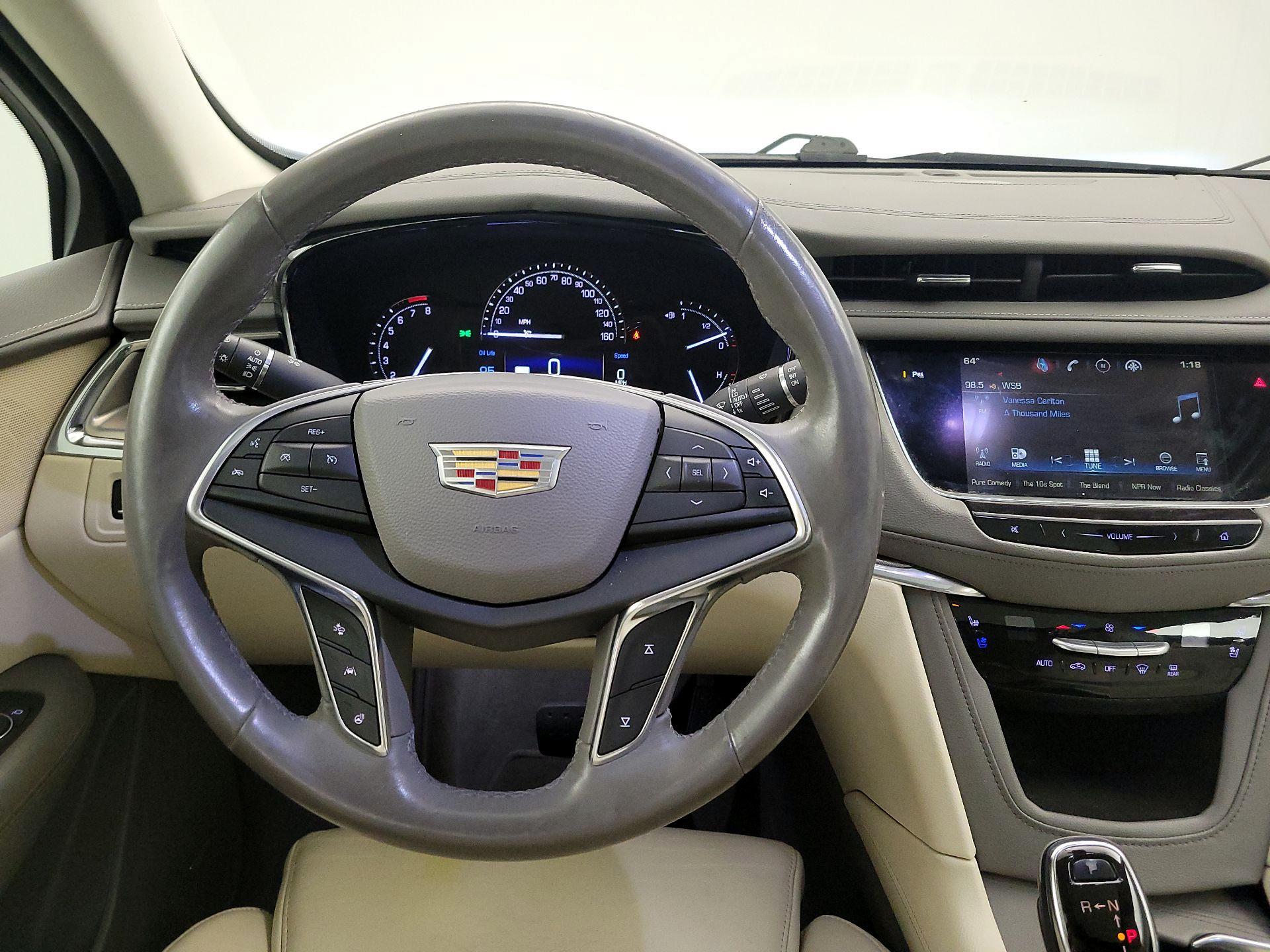 Thumbnail: 2017 Cadillac XT5 - 10