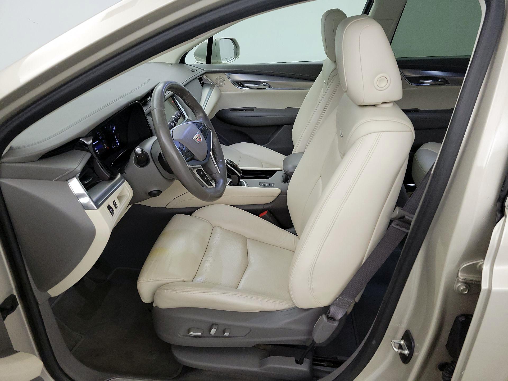 Thumbnail: 2017 Cadillac XT5 - 11