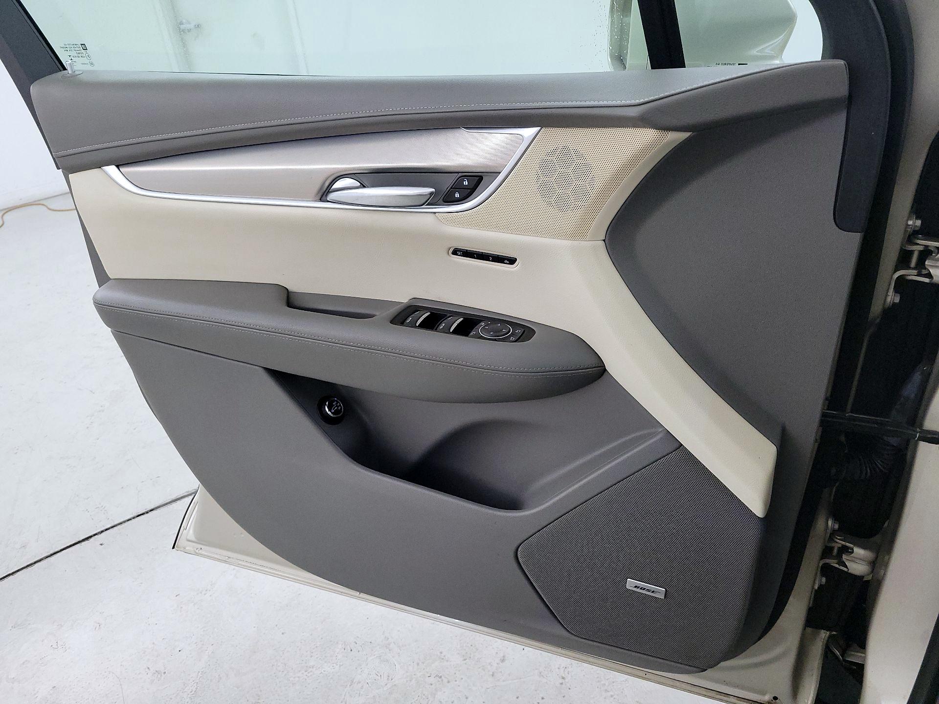 Thumbnail: 2017 Cadillac XT5 - 12