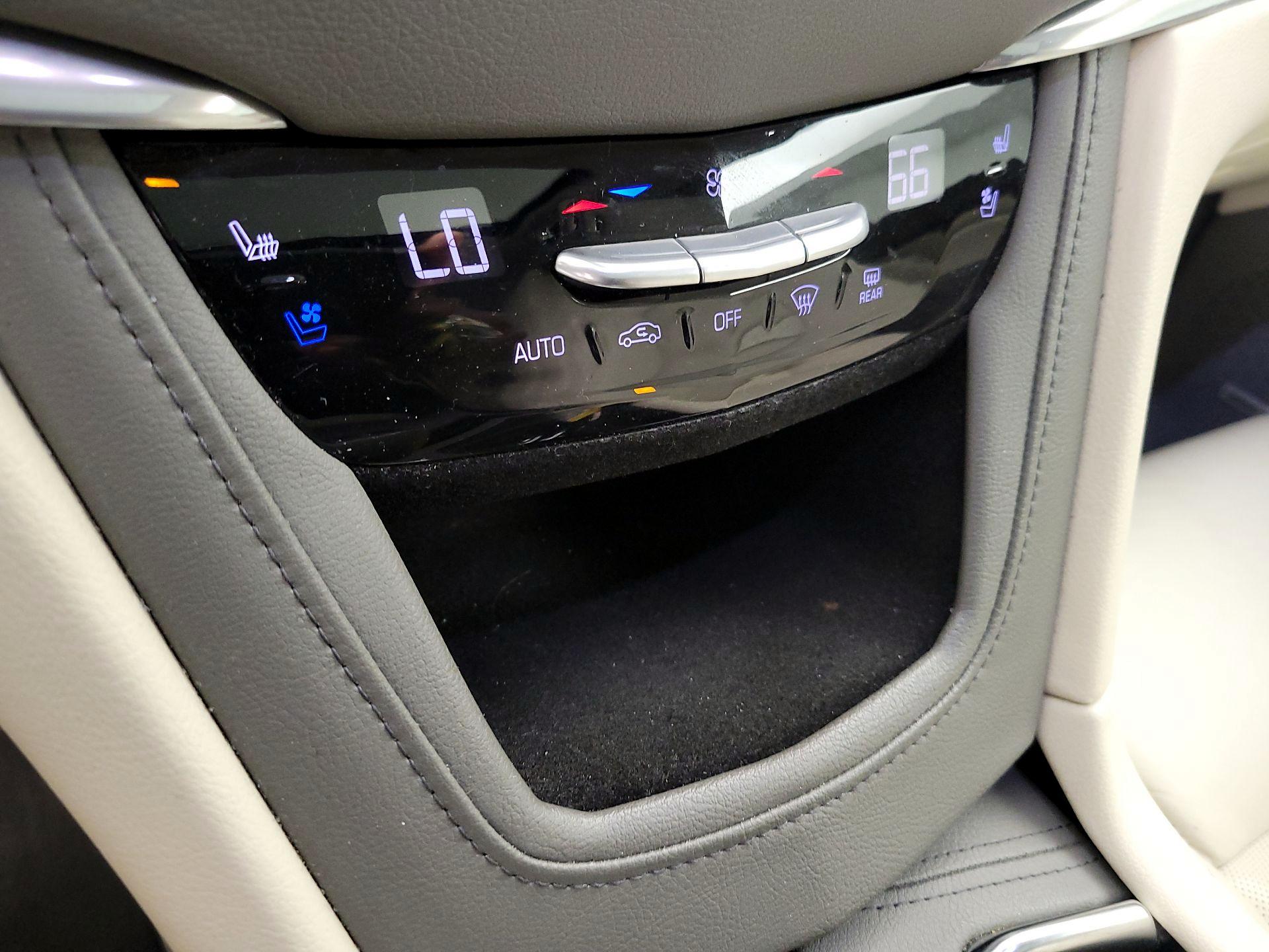 Thumbnail: 2017 Cadillac XT5 - 16