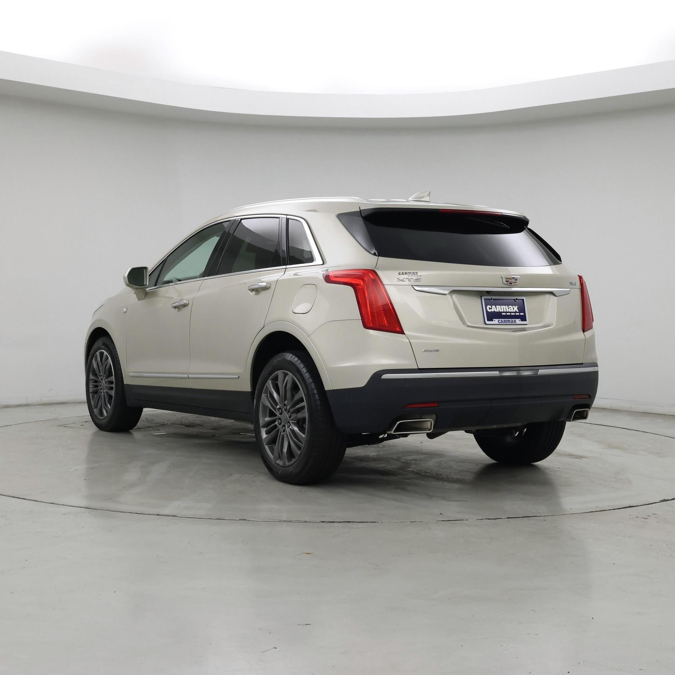 Thumbnail: 2017 Cadillac XT5 - 2