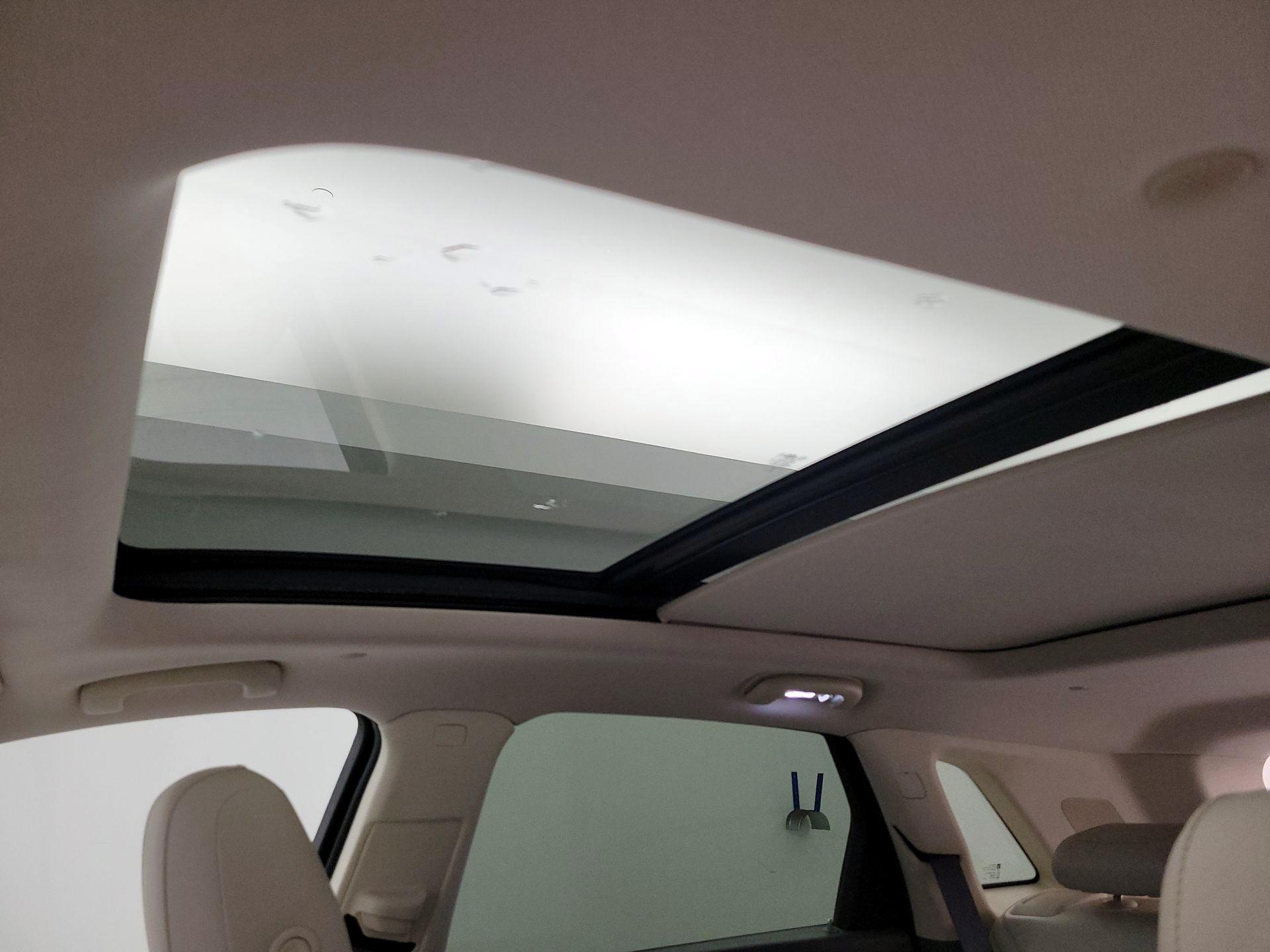 Thumbnail: 2017 Cadillac XT5 - 19