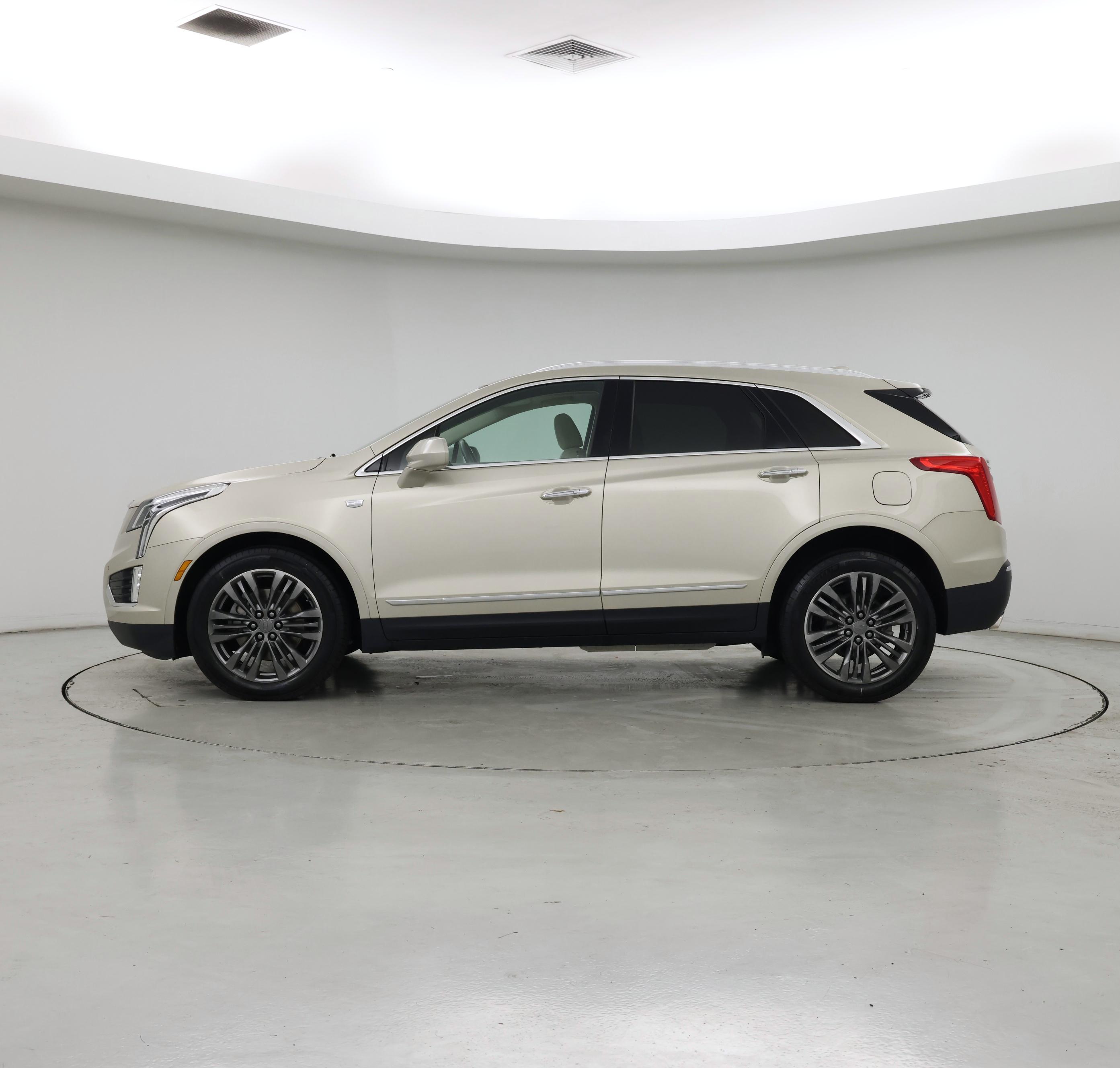 Thumbnail: 2017 Cadillac XT5 - 3