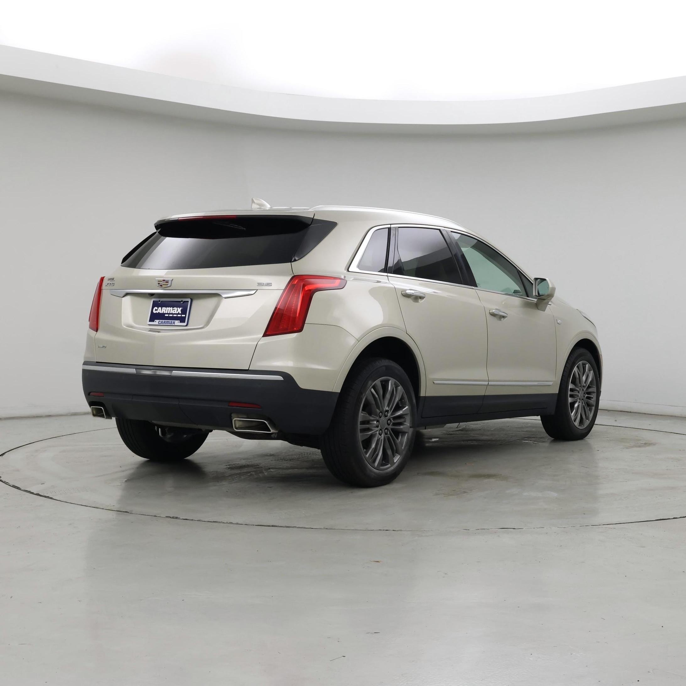 Thumbnail: 2017 Cadillac XT5 - 8