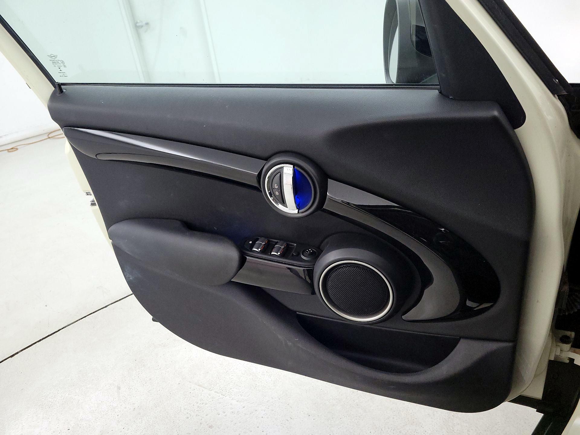 Thumbnail: 2015 MINI Cooper Hardtop - 12