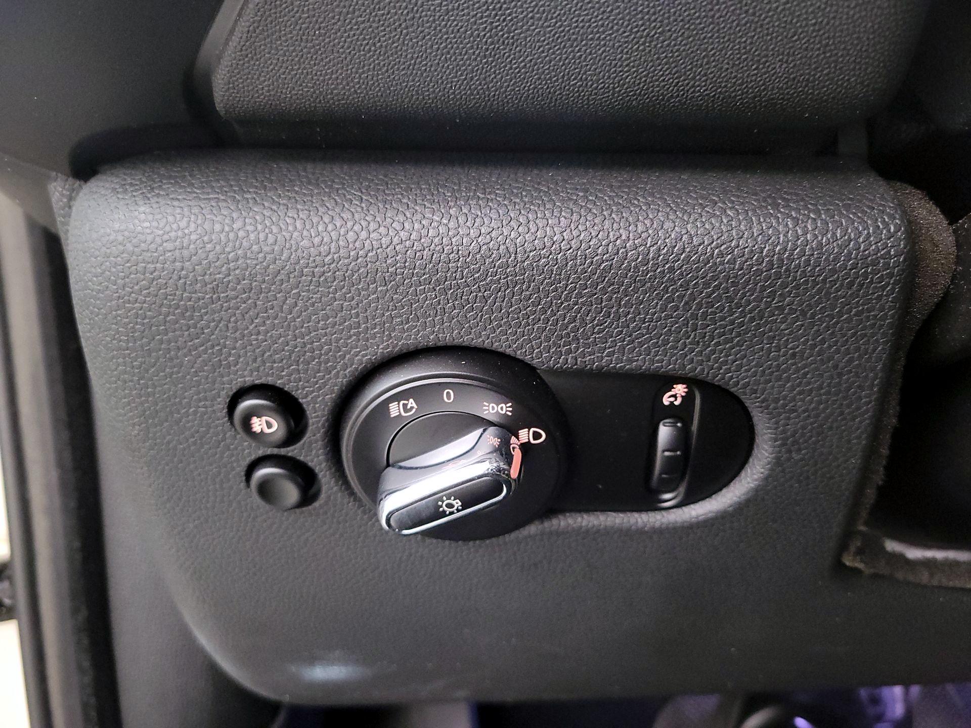 Thumbnail: 2015 MINI Cooper Hardtop - 13