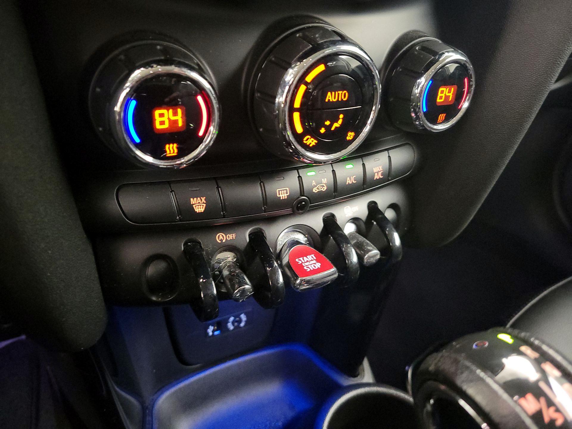 Thumbnail: 2015 MINI Cooper Hardtop - 15