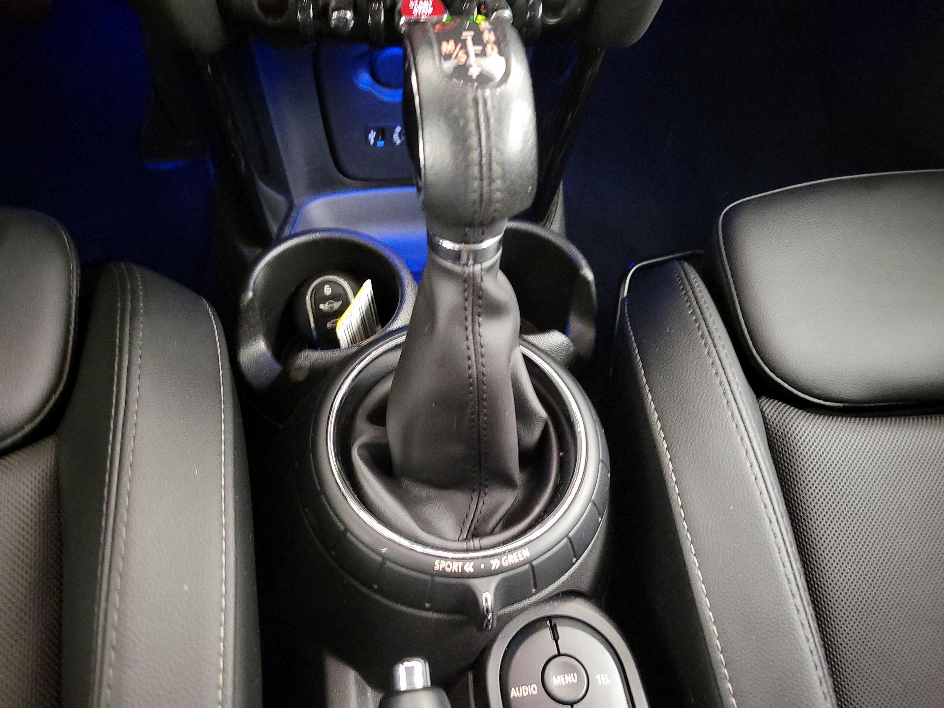 Thumbnail: 2015 MINI Cooper Hardtop - 16