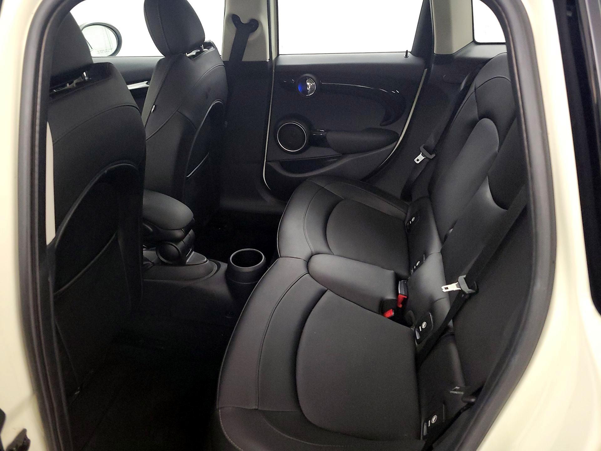 Thumbnail: 2015 MINI Cooper Hardtop - 18