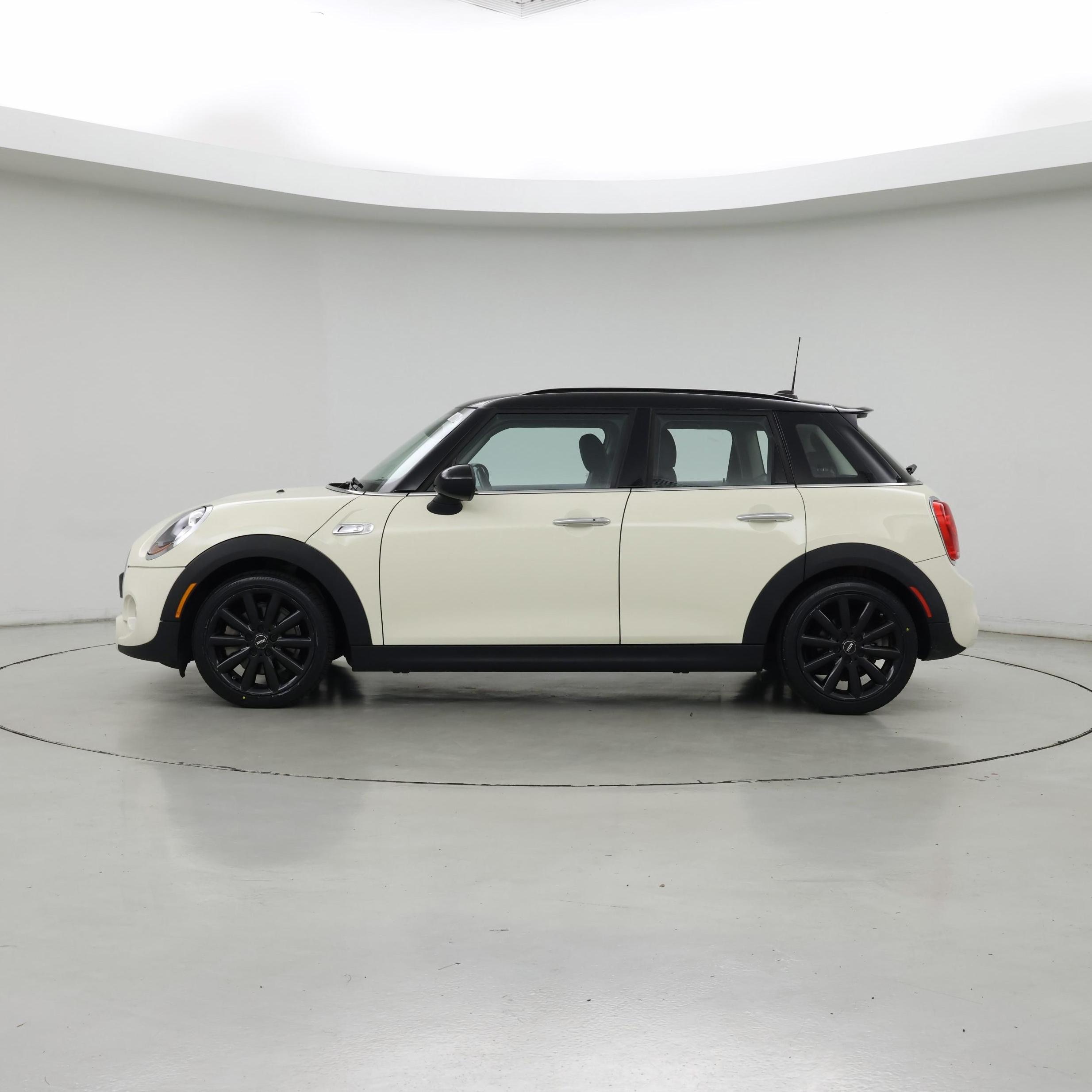 Thumbnail: 2015 MINI Cooper Hardtop - 3