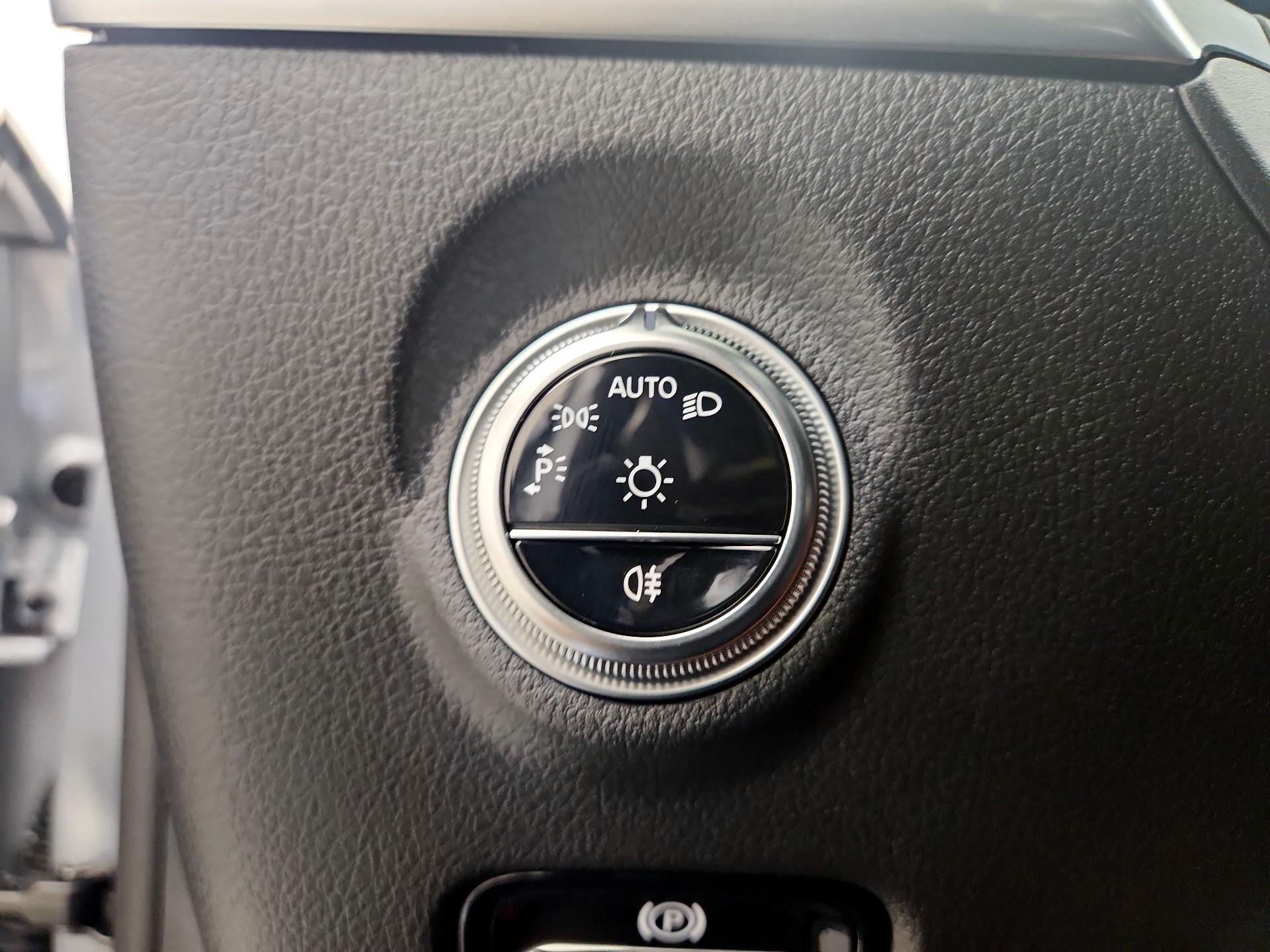 Thumbnail: 2024 Mercedes-Benz C-Class - 13