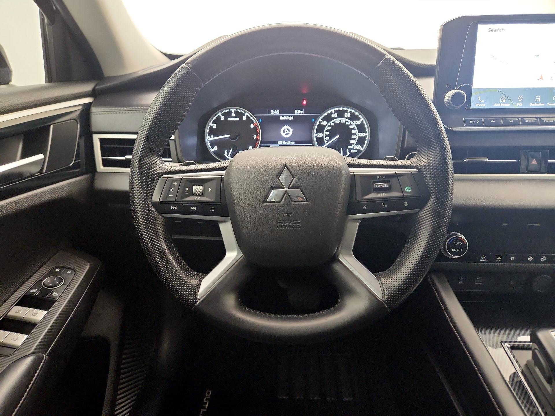 Thumbnail: 2022 Mitsubishi Outlander - 10