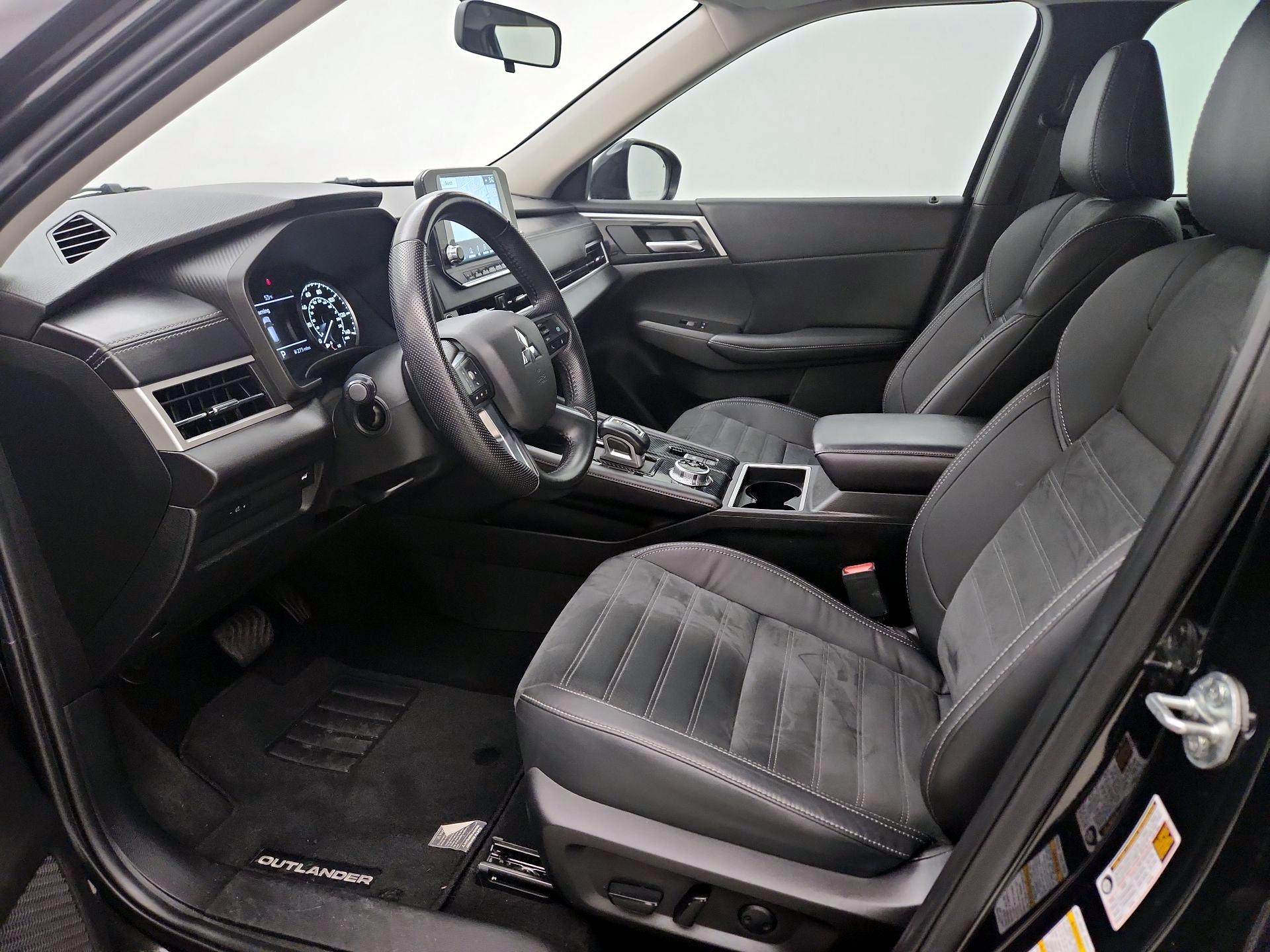 Thumbnail: 2022 Mitsubishi Outlander - 11