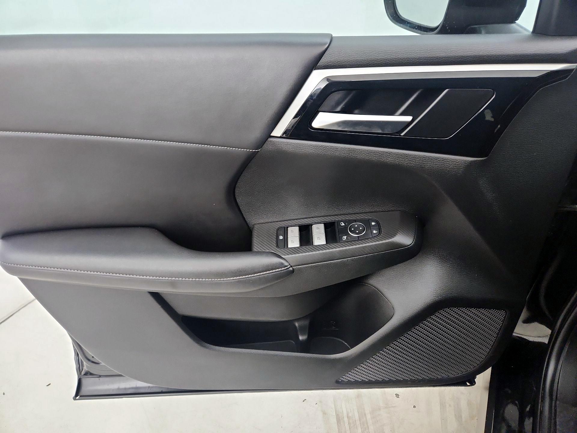 Thumbnail: 2022 Mitsubishi Outlander - 12