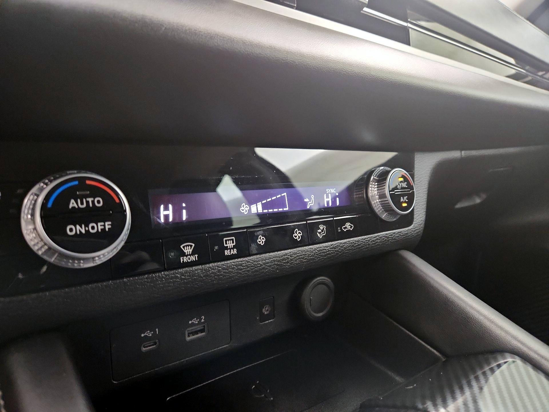 Thumbnail: 2022 Mitsubishi Outlander - 17