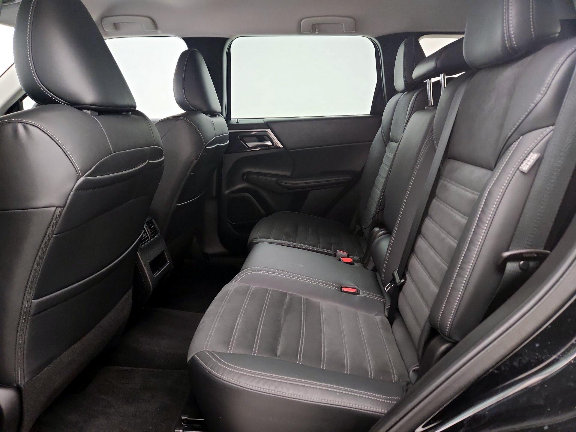 Thumbnail: 2022 Mitsubishi Outlander - 20