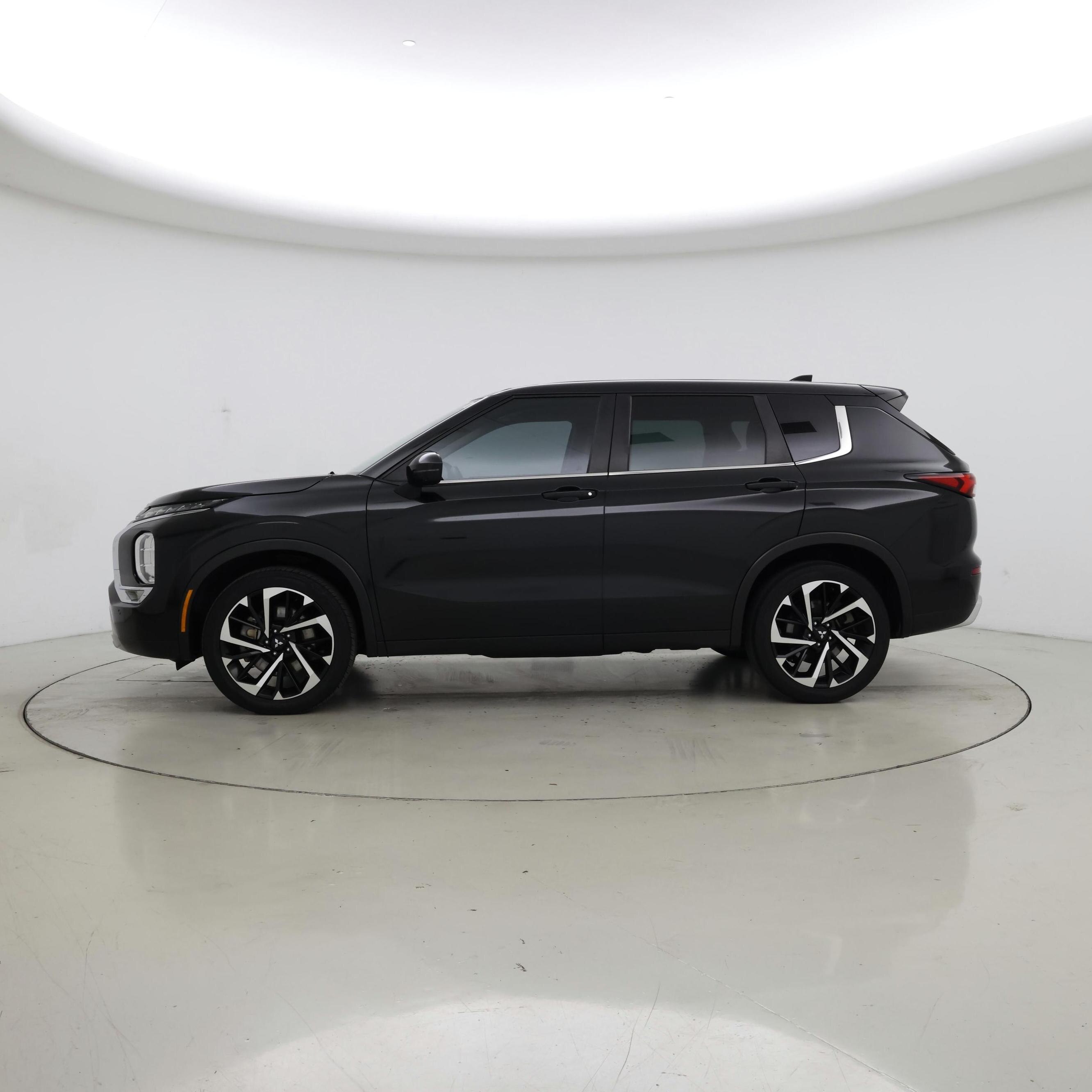 Thumbnail: 2022 Mitsubishi Outlander - 3