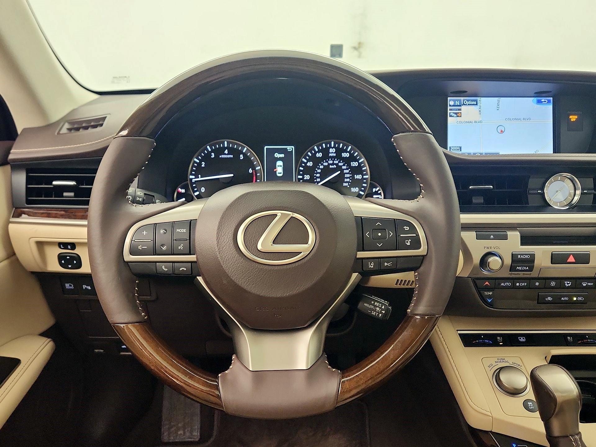 Thumbnail: 2016 Lexus ES - 10