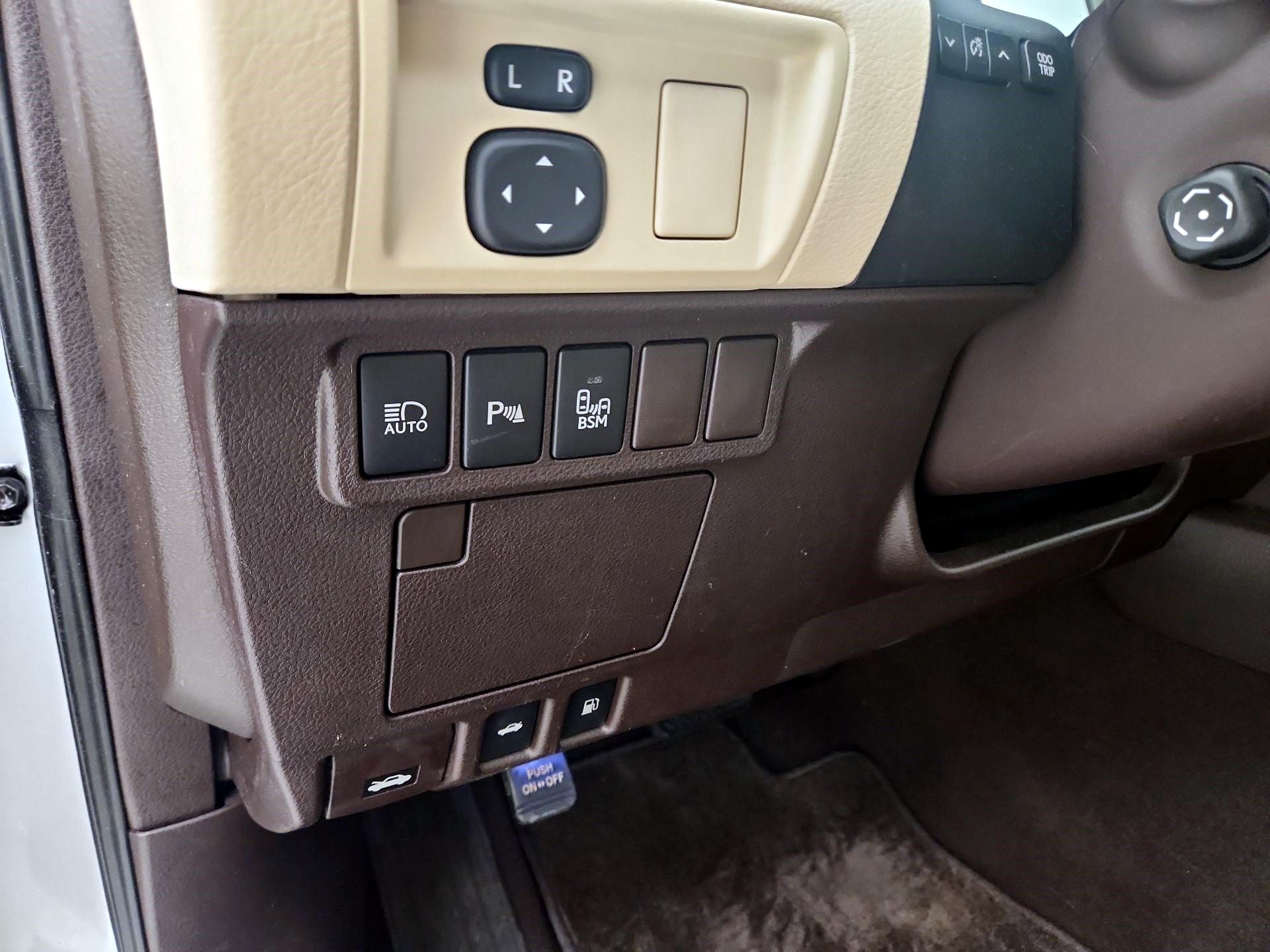 Thumbnail: 2016 Lexus ES - 13