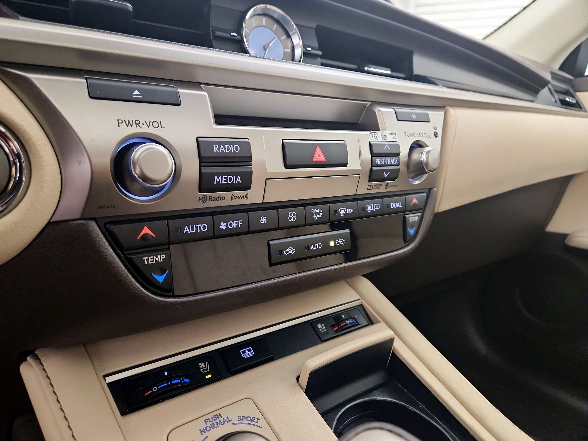 Thumbnail: 2016 Lexus ES - 17