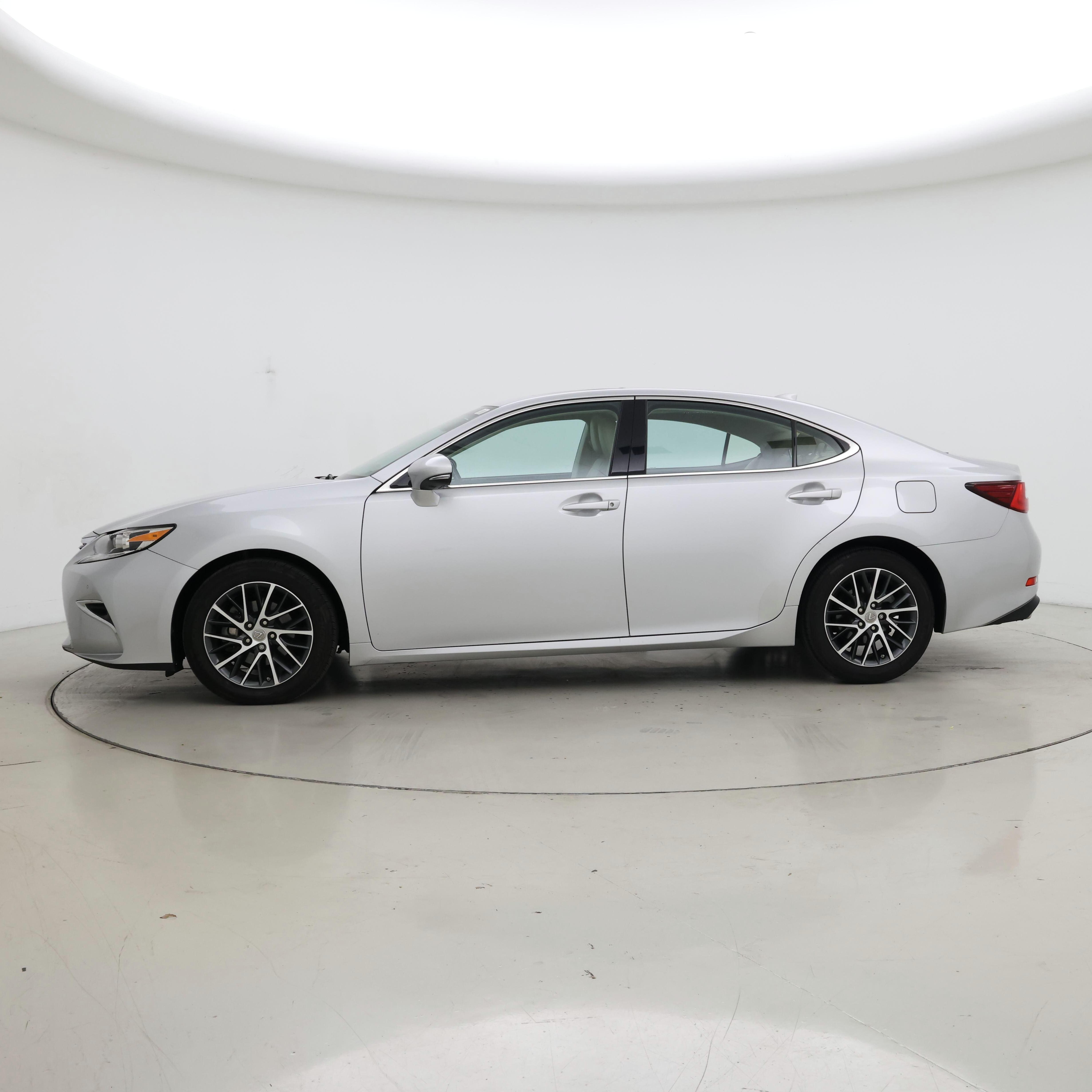 Thumbnail: 2016 Lexus ES - 3