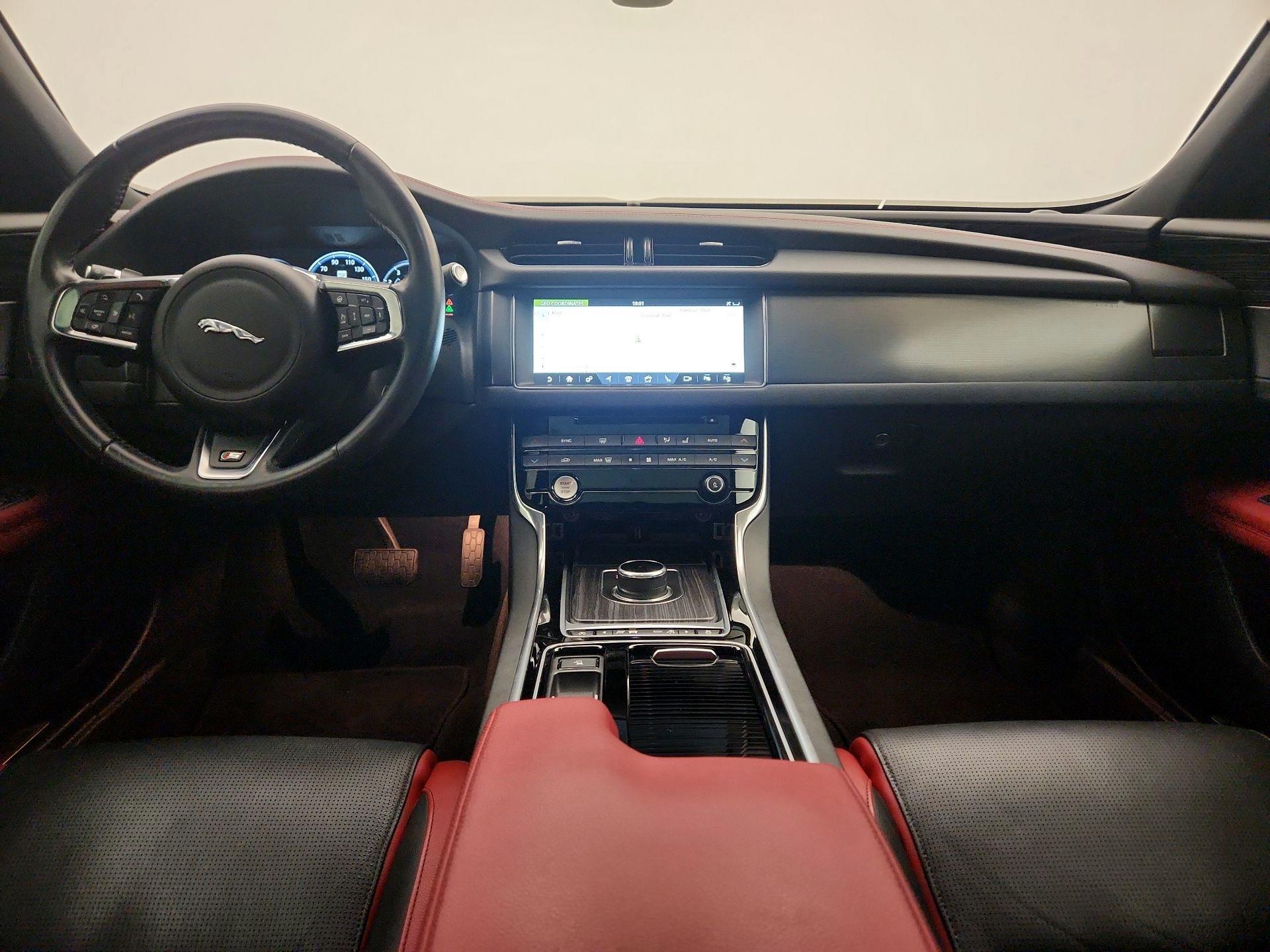 Thumbnail: 2017 Jaguar XF - 9