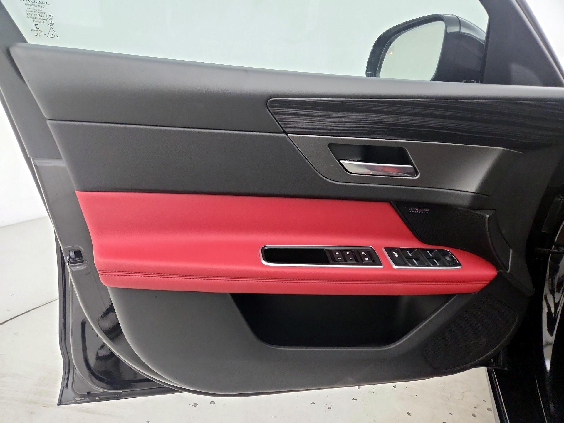 Thumbnail: 2017 Jaguar XF - 12